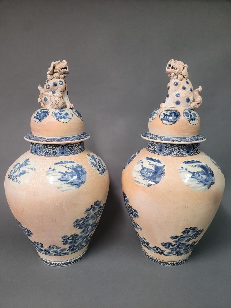 JAPON - XIXe siècle Pair of covered POTS decorated with lake landscapes in reser&hellip;