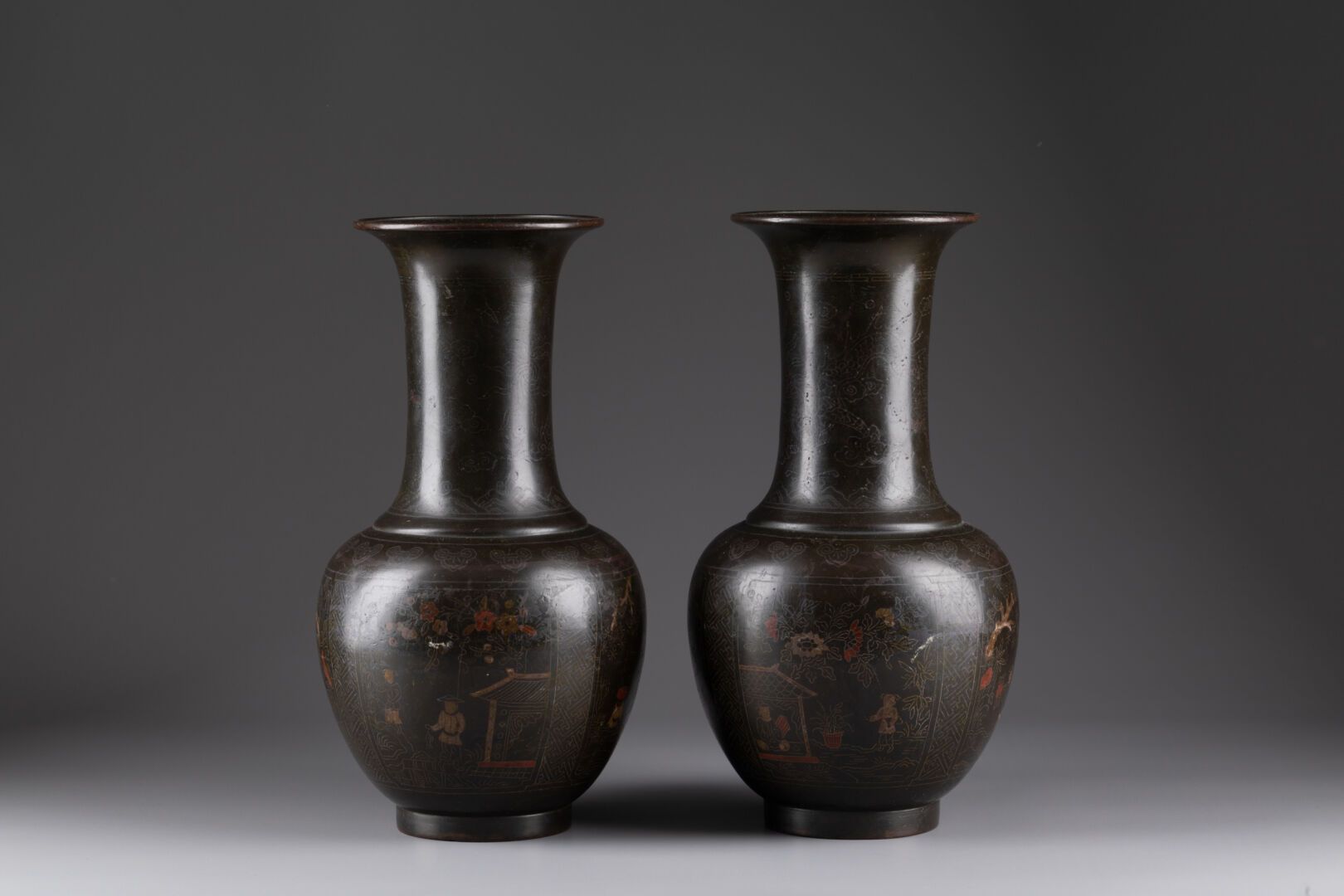 VIETNAM - Vers 1900 Pair of VASES with ball body and flared neck 
The decoration&hellip;