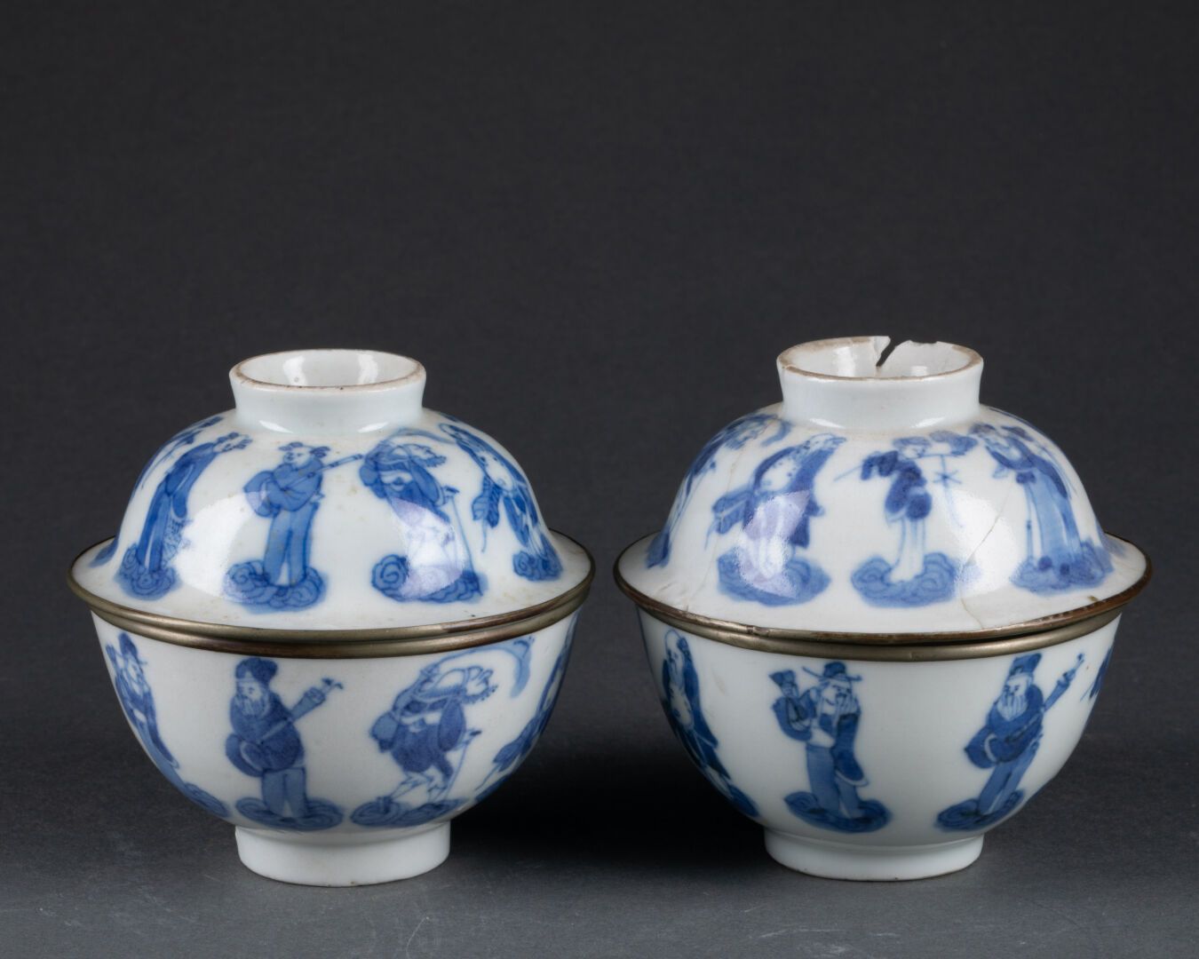 CHINE pour le VIETNAM - XIXe siècle Pair of covered SORBETS decorated with the e&hellip;