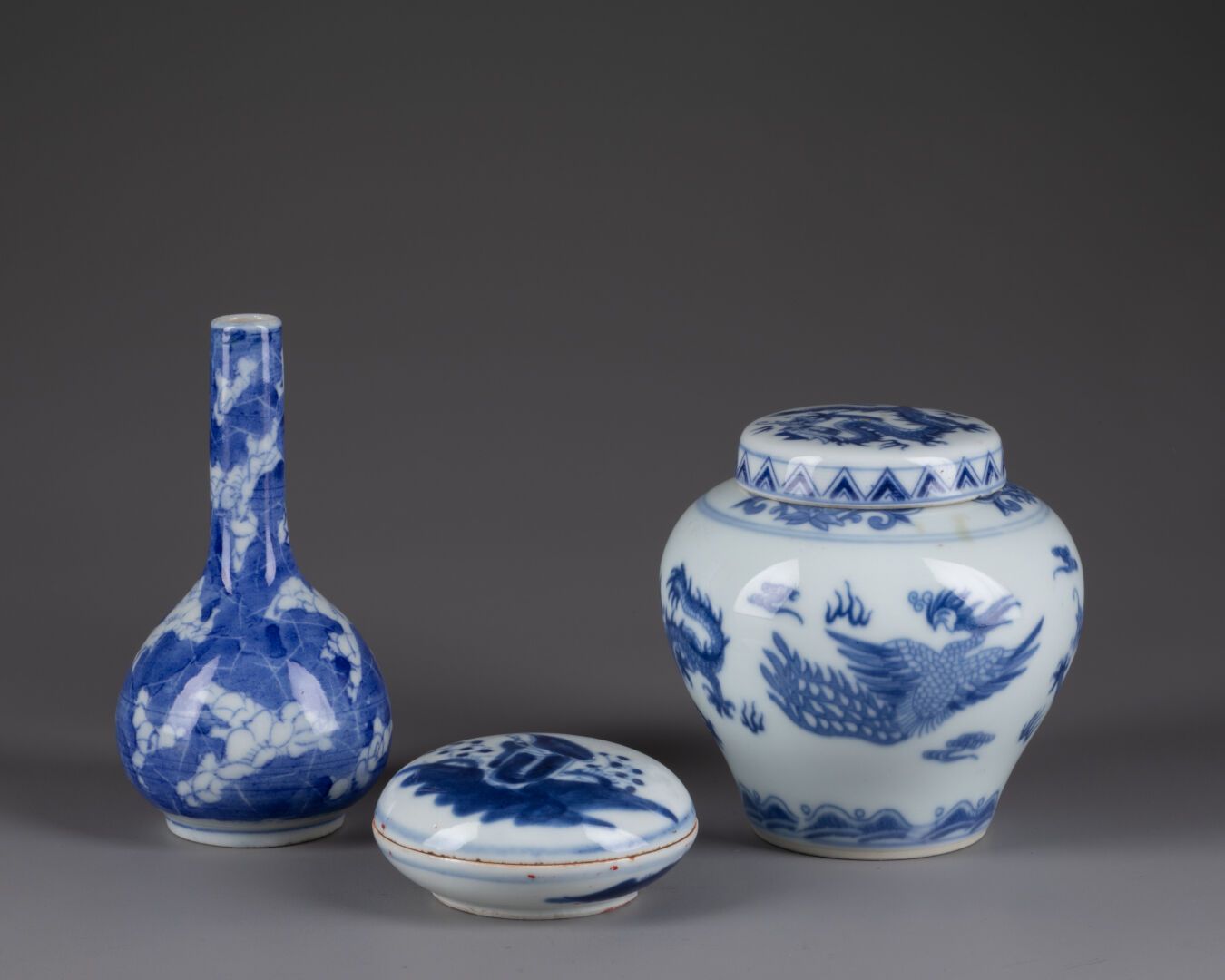 CHINE - XXe siècle Lot including a small GINGER POT, a lenticular BOX and a smal&hellip;