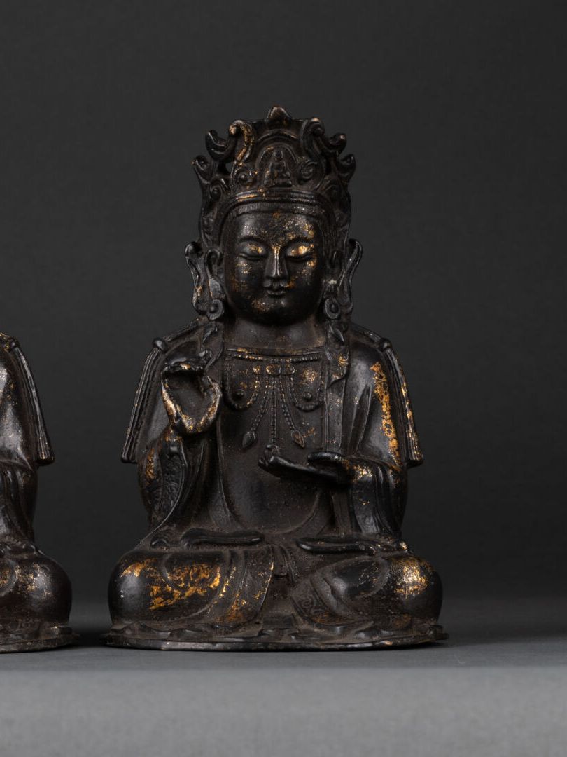 CHINE - Style de la dynastie MING (1368-1644) 菩提祖师在画维塔卡的素描 
青铜，带有棕色的铜锈，有镀金的痕迹 
H&hellip;