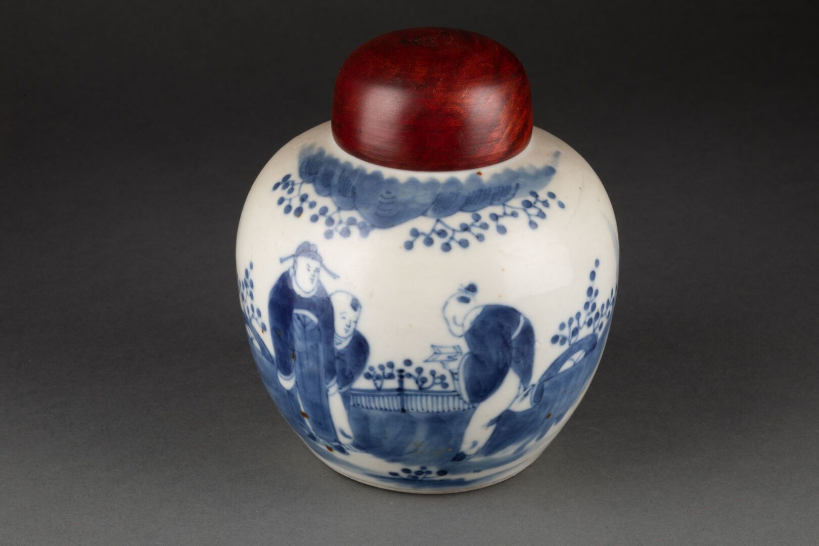 CHINE - XIXème siècle POT A GINGEMBRE à décor de personnages 
Porcelaine et bleu&hellip;