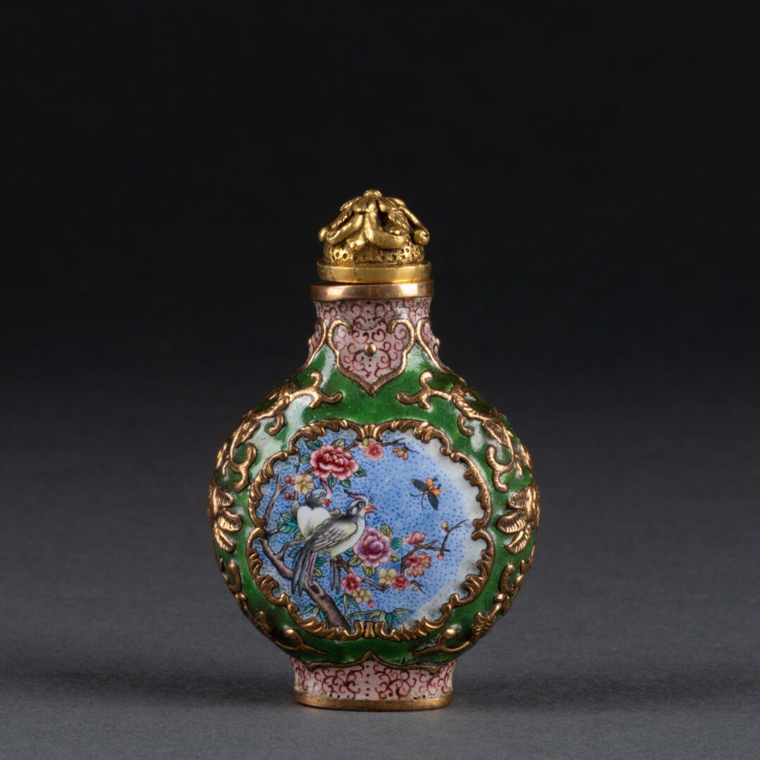 CHINE - Début XIXe siècle Piccola tabacchiera con decorazione bifacciale di un u&hellip;