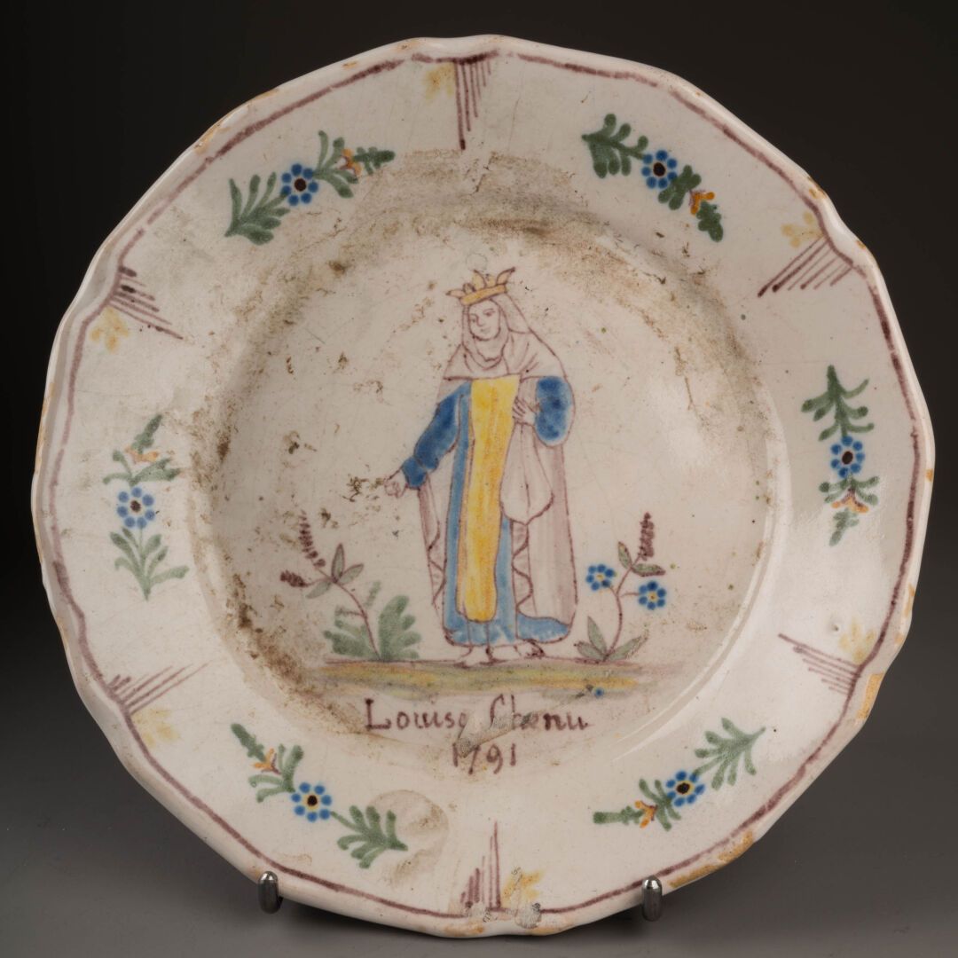 Null 饰有圣女图案的盘子 
多色釉陶器 
D. 23 cm