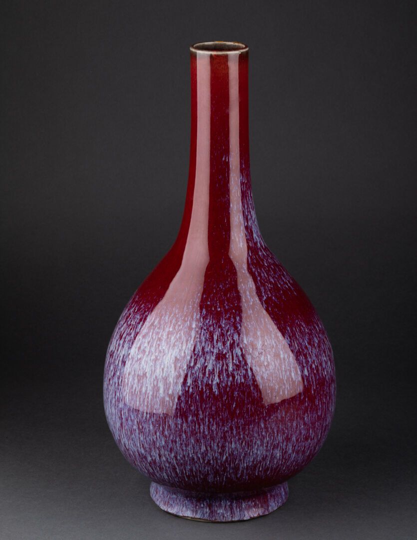 CHINE - Moderne Bottle vase on heel with long neck 
Porcelain and oxblood glaze &hellip;