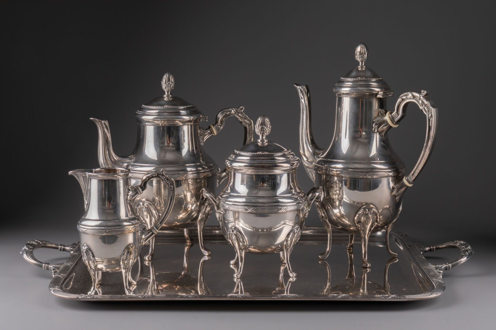 [SERVICE à THE et CAFE] Set da tè e caffè con vassoio in stile Luigi XVI 
Decora&hellip;