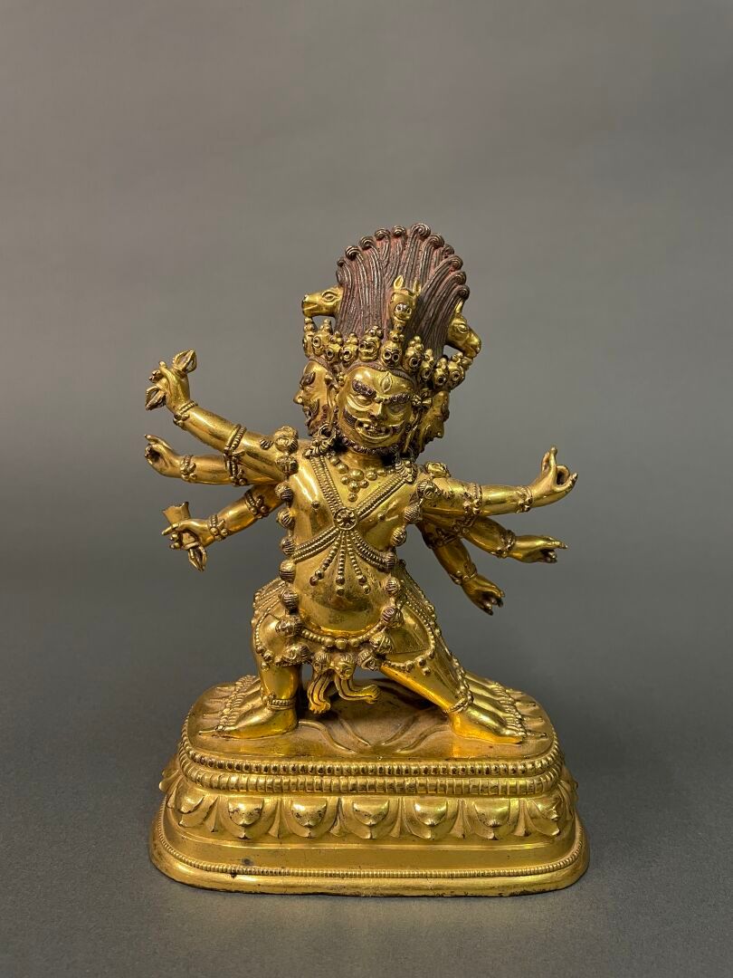 SINO-TIBETAIN - XIXème siècle DIVINITE sur socle lotiforme
Bronze doré
H. 20 cm &hellip;