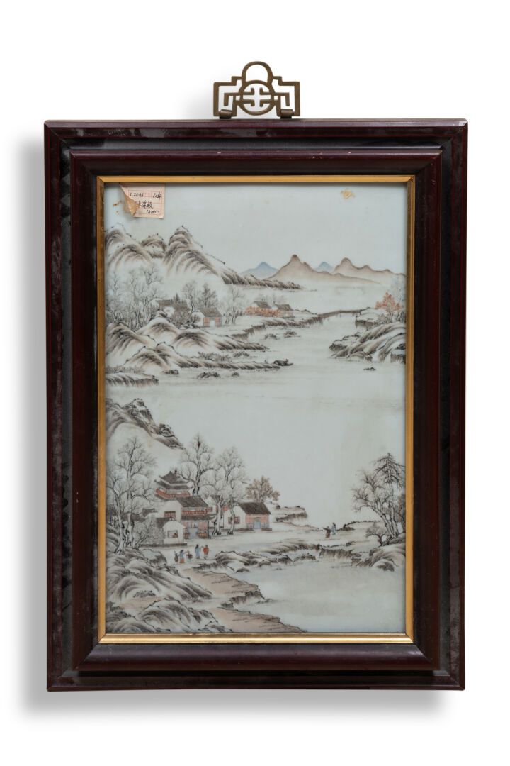 CHINE - XIXème siècle PLAQUE rectangulaire à décor d'un paysage de montagnes 
Po&hellip;