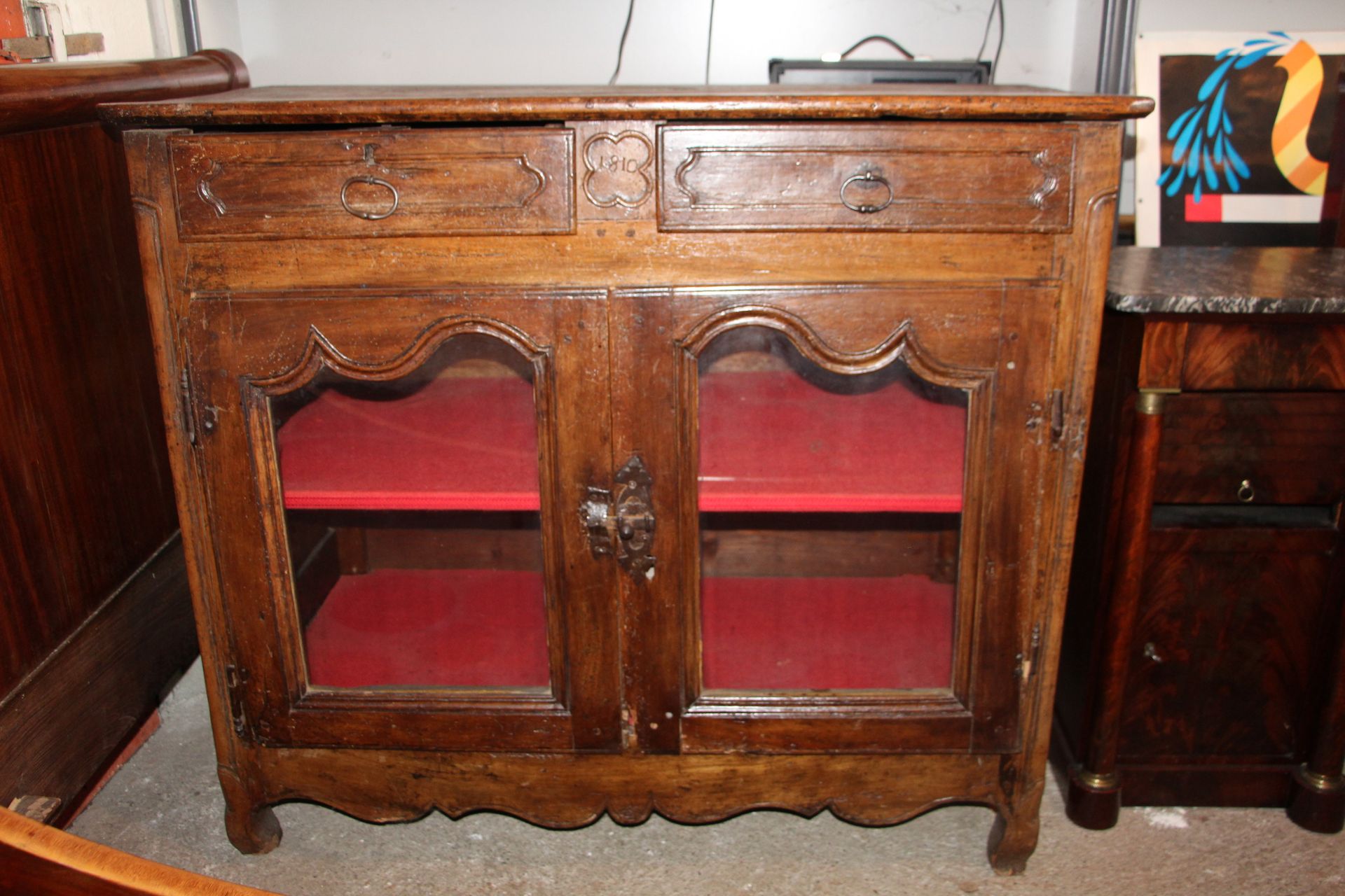 Null Comò in legno con due porte in vetro e due cassetti del 1810 - H103cm x L11&hellip;