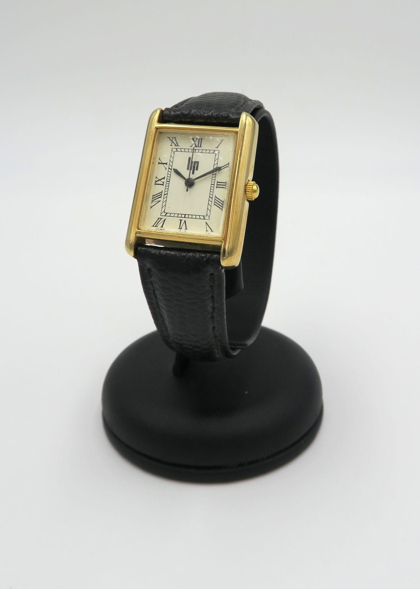 Null LIP

Reloj de pulsera contemporáneo de acero dorado, esfera de color crema &hellip;