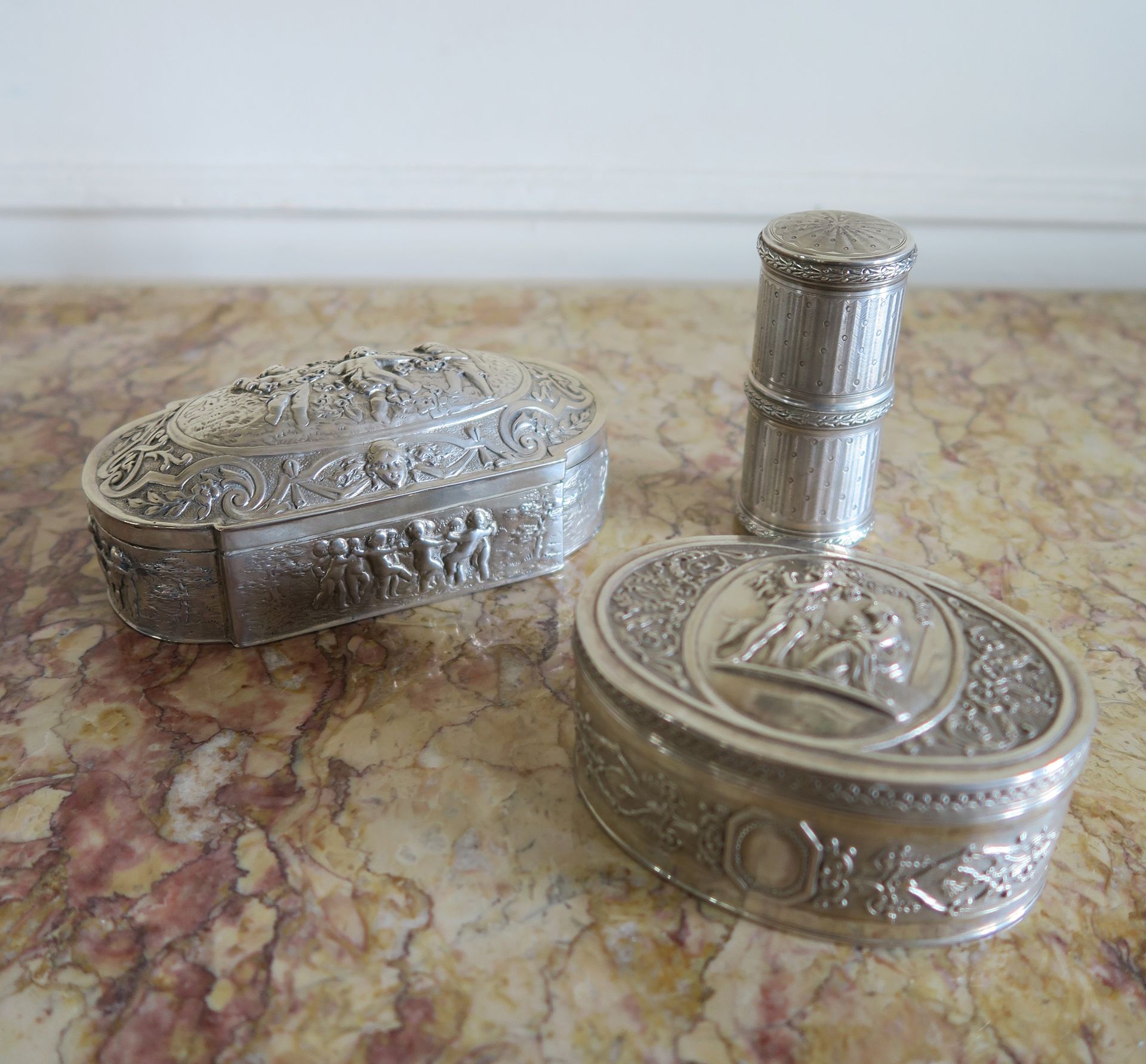 Null Foreign silver set including a box decorated with playing Lovers, a box dec&hellip;
