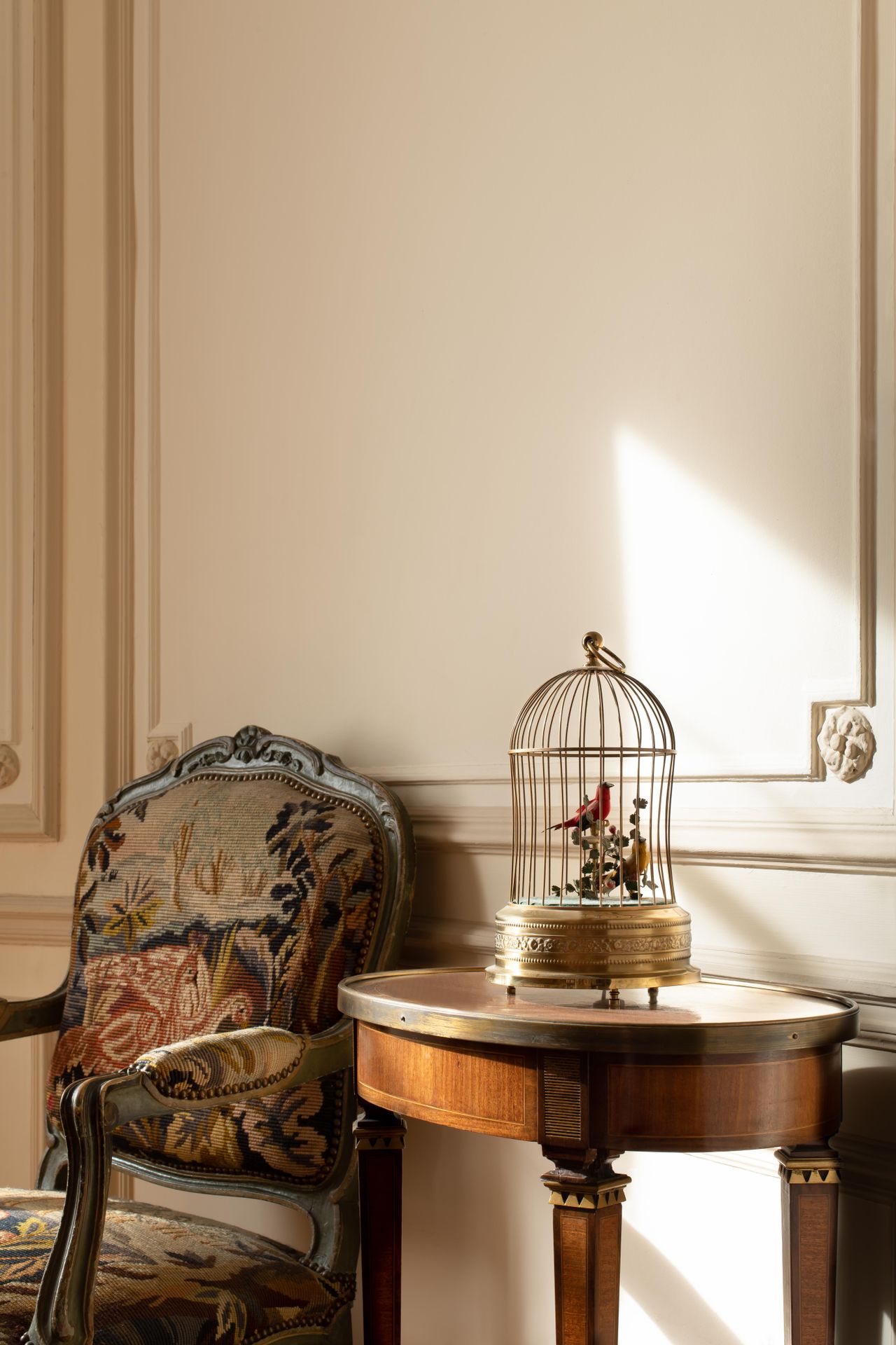Null Table de salon de style Louis XVI, de forme ovale, en placage et marqueteri&hellip;