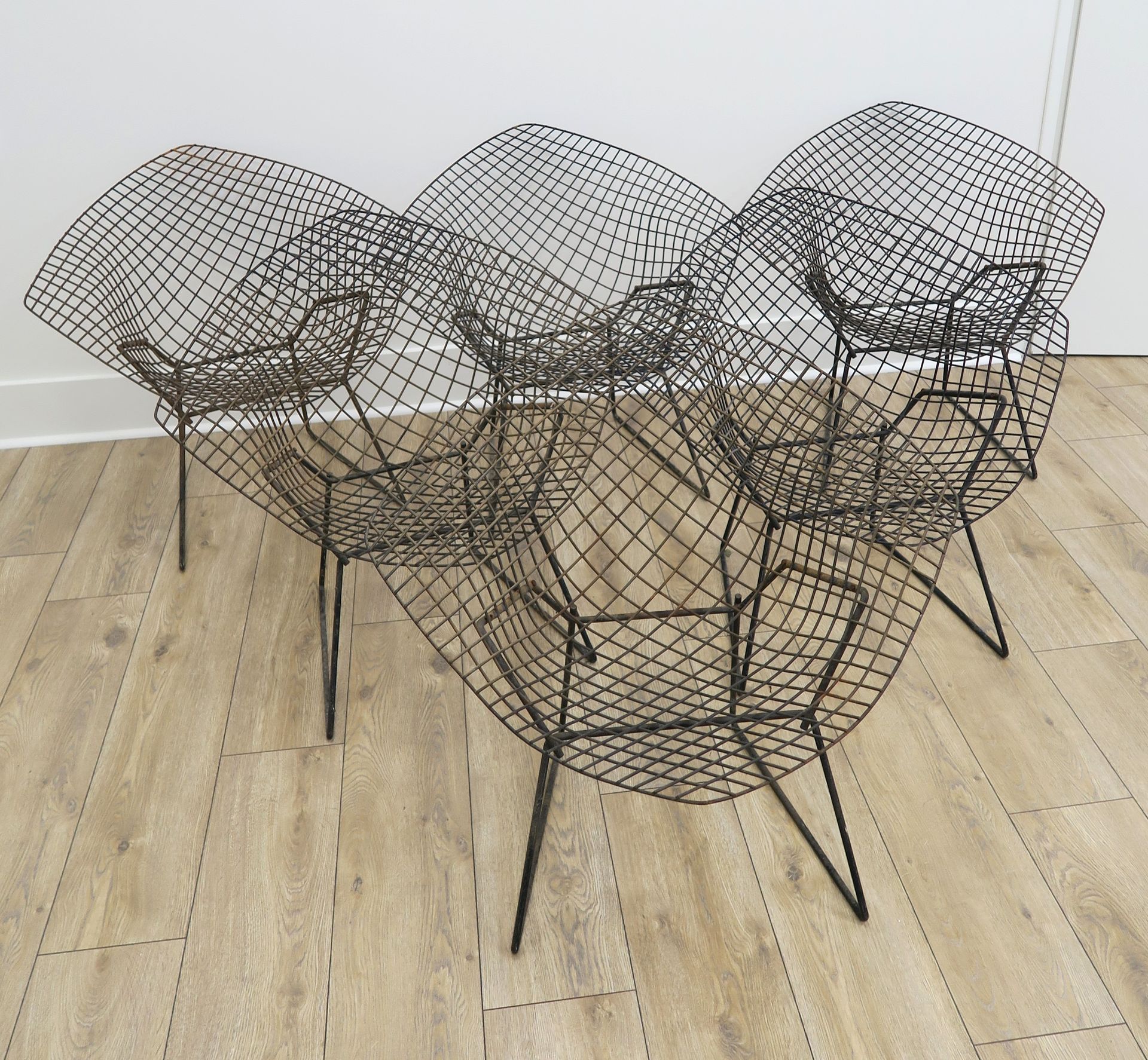 Null 哈利-贝尔托亚(1915-1978)

被称为 "Diamant "的六张扶手椅套间，1952年创造的模型

镀铬的钢丝网结构，弯曲和焊接

高度：7&hellip;