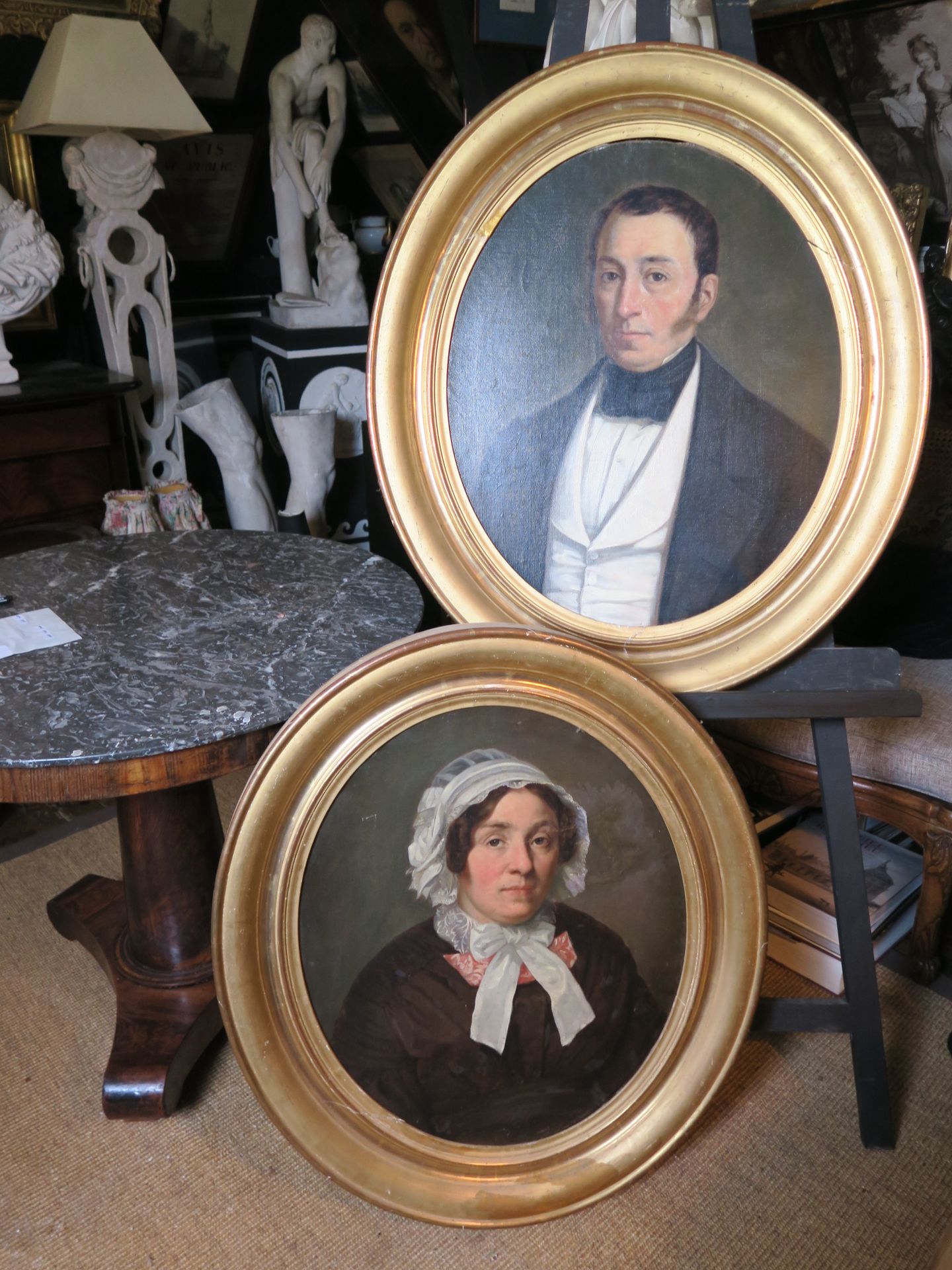 Null 19世纪的学校
两幅椭圆形肖像画，DELETANG夫人和BOUCHET先生（框架上有钢笔题字）
布面油画
59 x 48厘米，正在观看 
(修复)