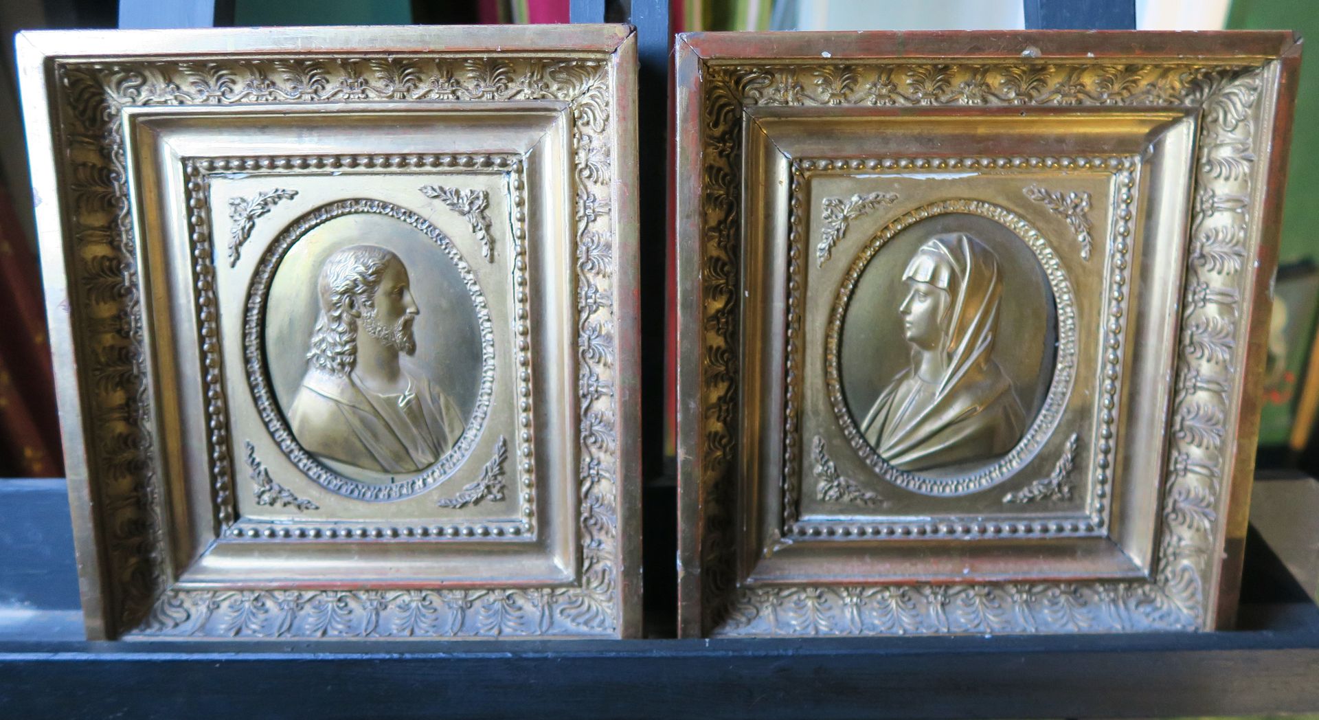 Null Cristo e Vergine di profilo, XIX secolo
Coppia di medaglioni ovali in bronz&hellip;