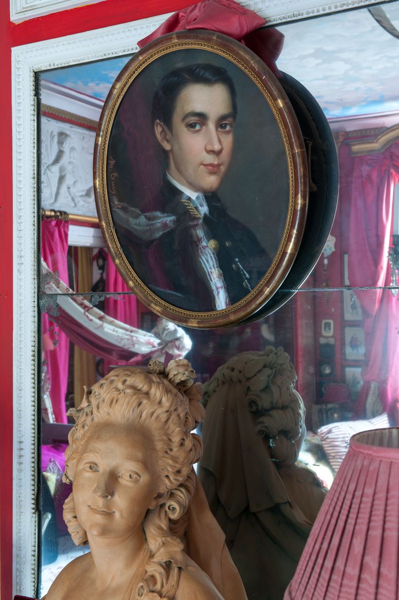Null Schule um 1900
Porträt eines jungen Mannes in Uniform
Pastell auf Papier li&hellip;