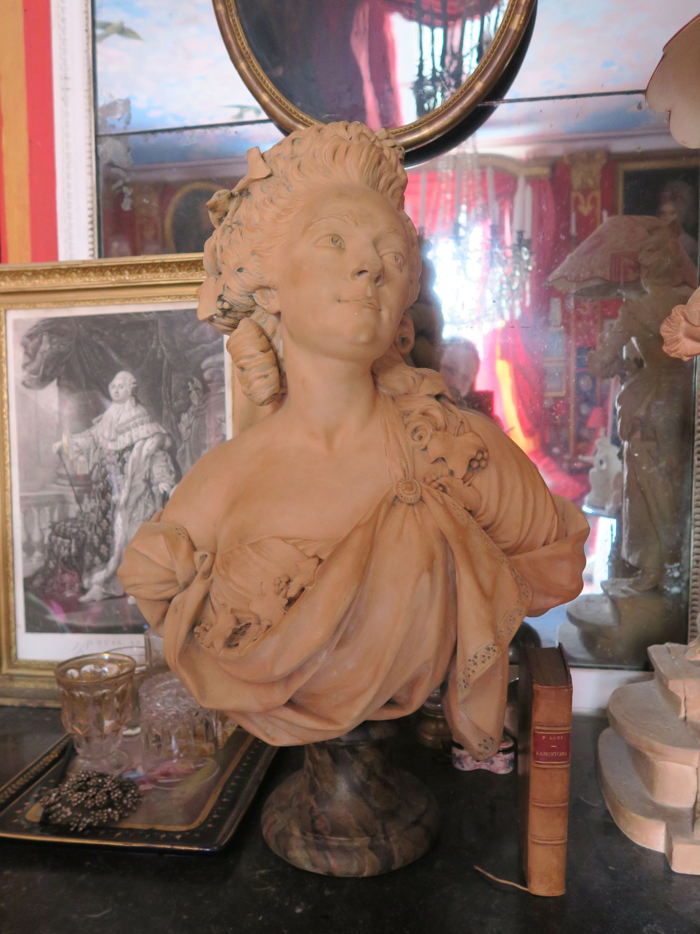 Null 在盖塔诺-梅尔奇（1747-1823）之后
玛丽-玛德莱娜-吉玛尔，歌剧院的舞蹈演员
陶器半身像，胸前装饰着常春藤叶子，放在一个仿大理石的基座上，背面&hellip;