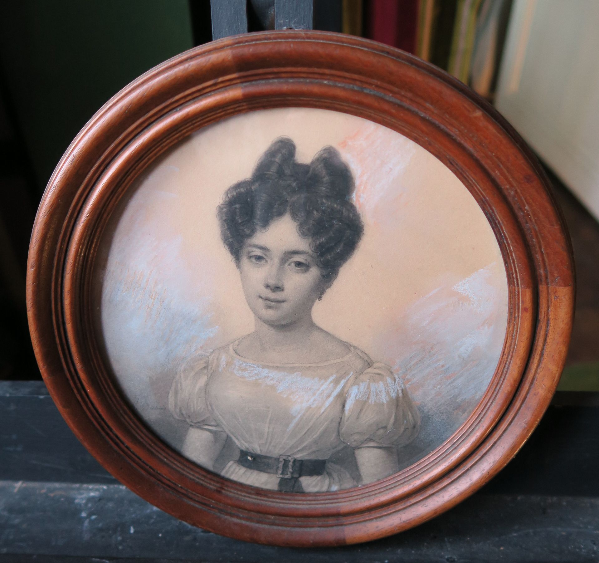 Null 19世纪学校，H. DUBOIS（？）
年轻女子的肖像(HOMBERG Françoise)
纸上炭笔和白粉笔高光、 
左下方有签名 
18,4 cm&hellip;