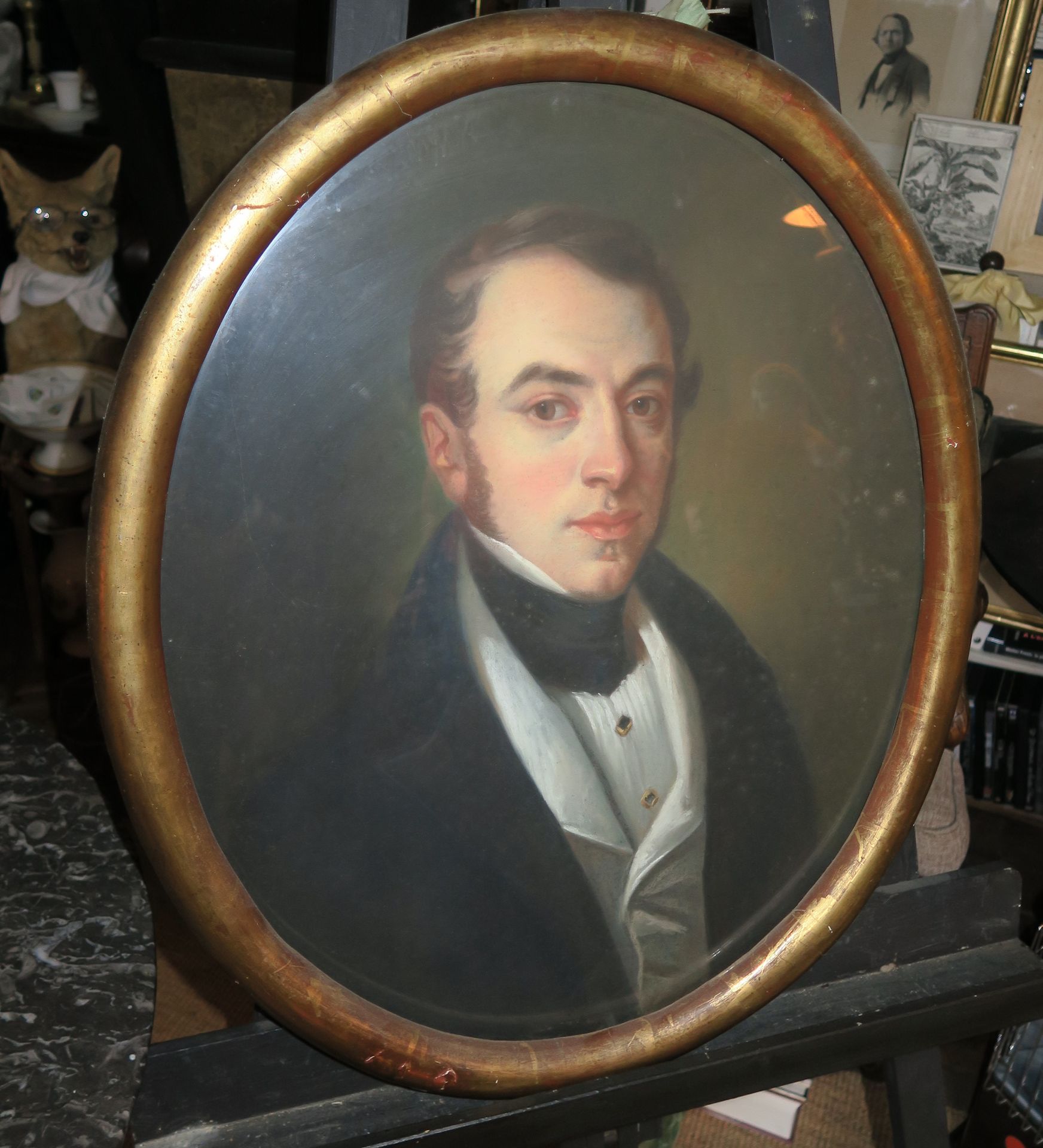 Null 19世纪的学校 
一个男人的肖像 
纸上椭圆粉笔画 
59 x 46,5 cm at sight