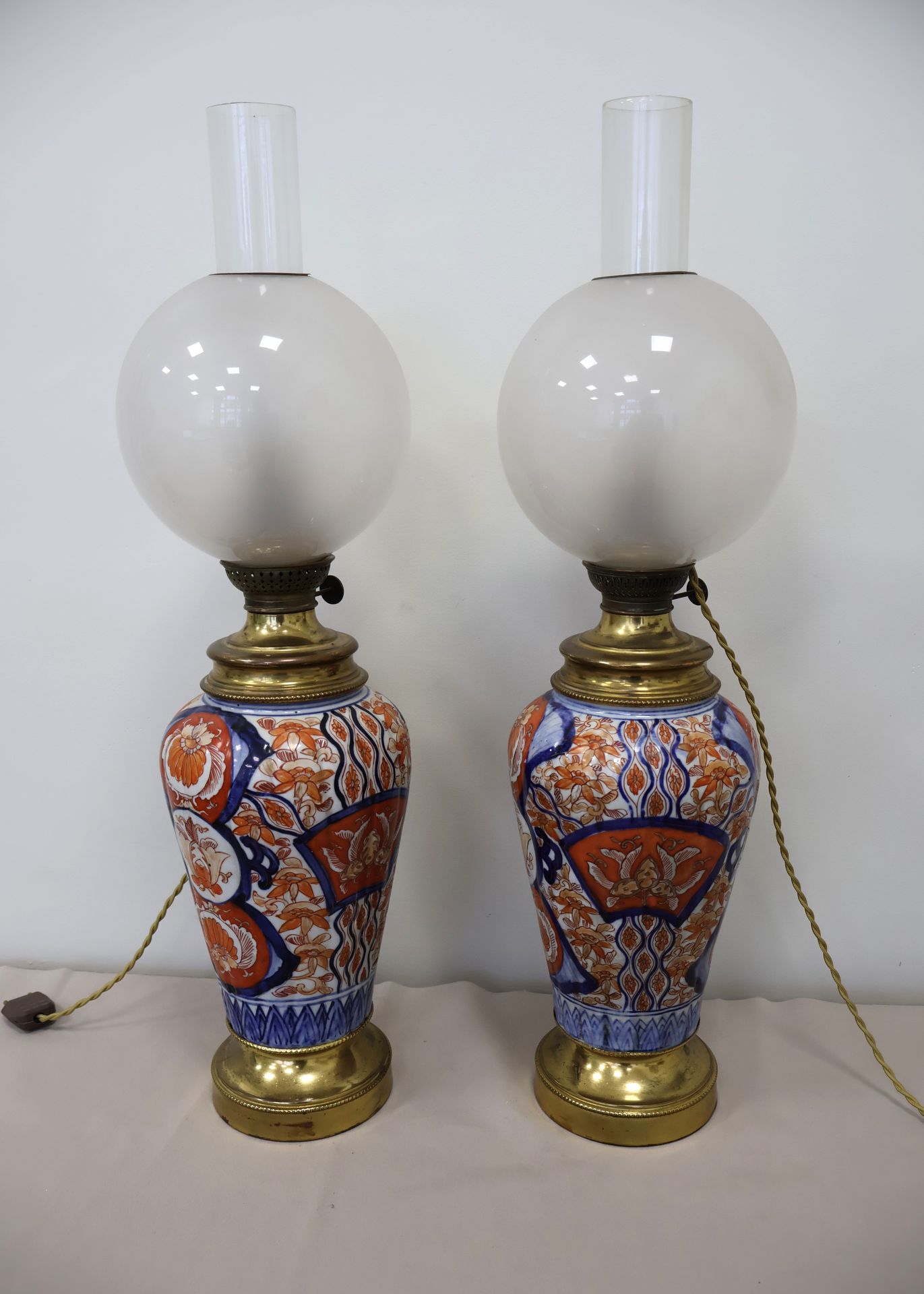 Null Paire de lampes à pétrole, fin du XIXe siècle, les porcelaines de style Ima&hellip;