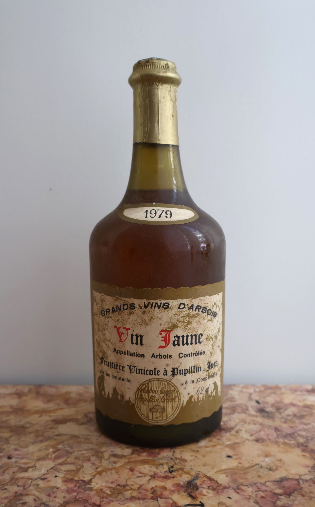 Null 1 bouteille ARBOIS 1979 Vin Jaune Fruitière Vinicole
(62CL) (niveau léger b&hellip;