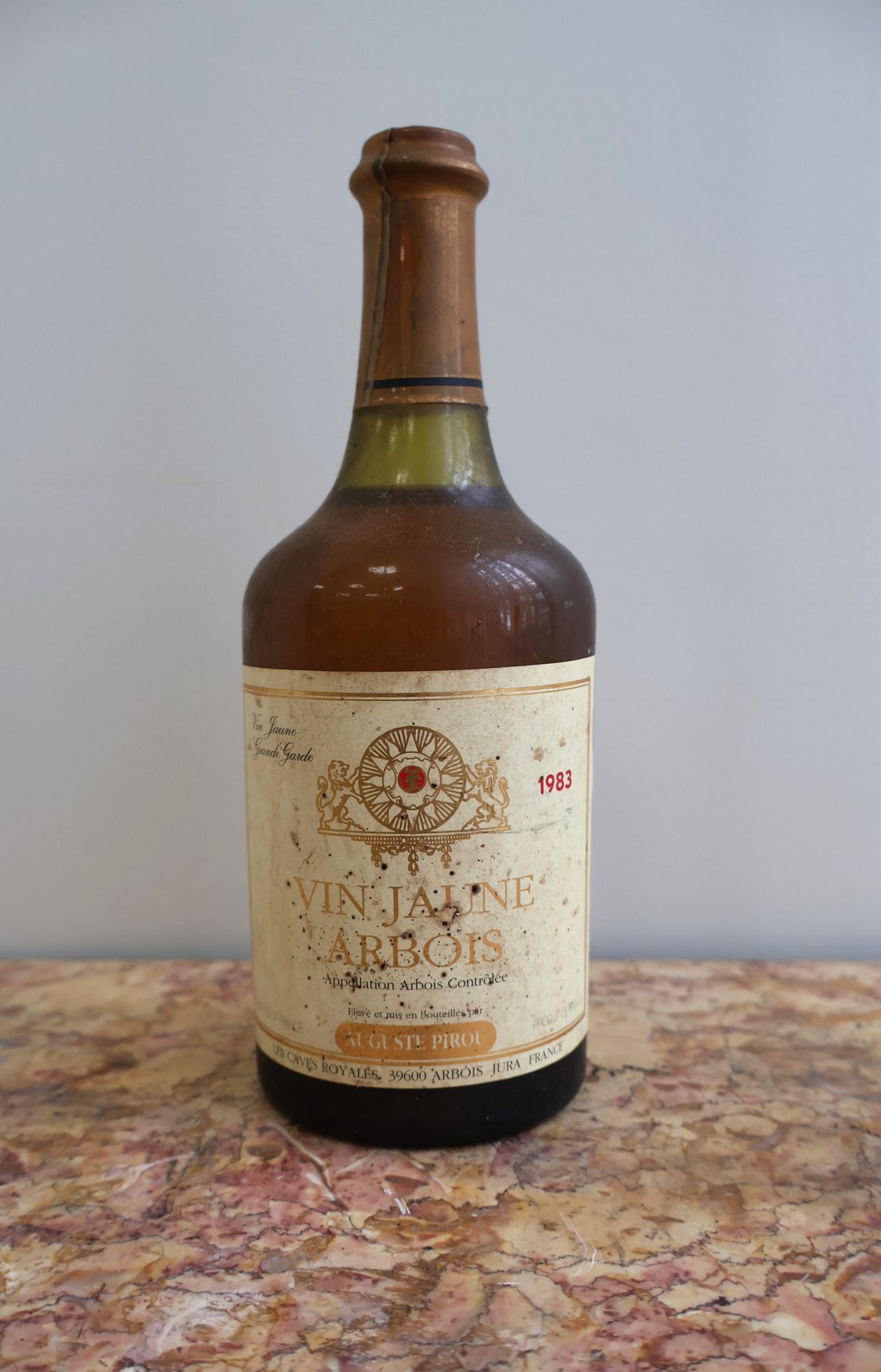 Null 1 bouteille ARBOIS 1983 Vin Jaune Auguste Pirou
(niveau très léger bas, éti&hellip;