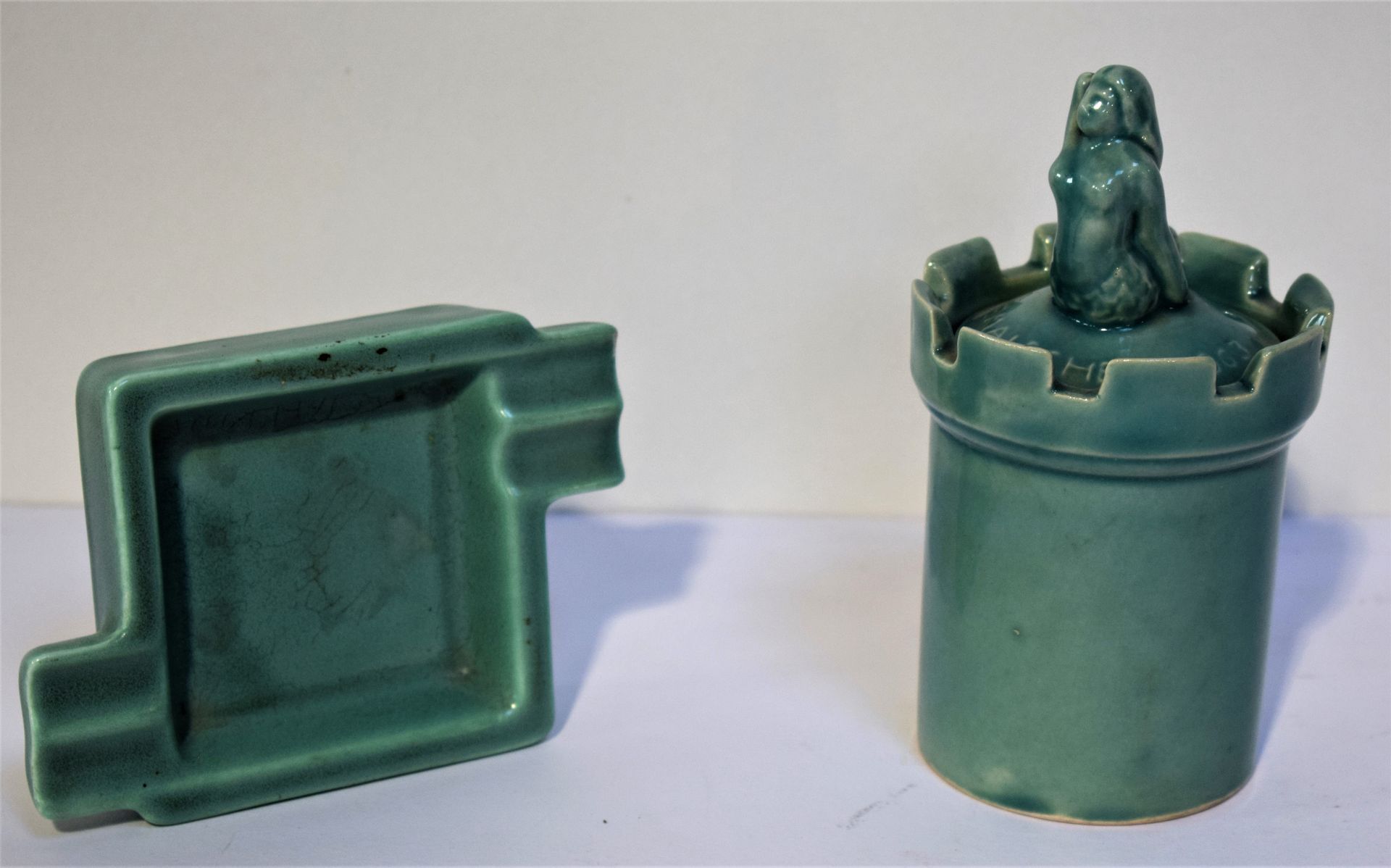 Null 1. Léon NOSBUCH (1897-1979), potier : Boîte en faïence vert d'eau pour l'Em&hellip;