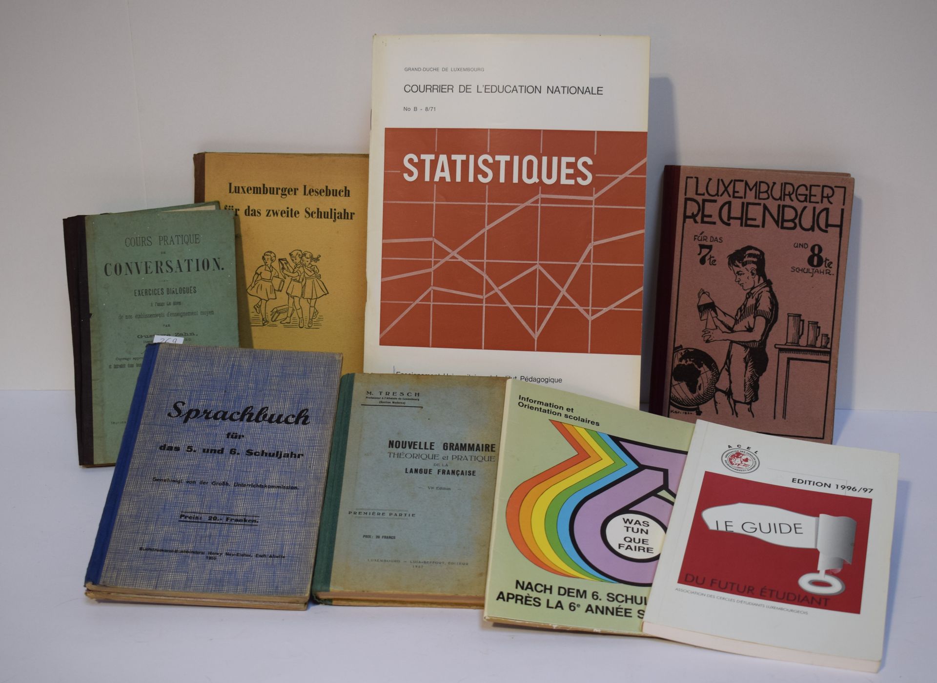 Null (Bildung) Sammlung von 11 Büchern über die Schulbildung in Luxemburg, u.A. &hellip;