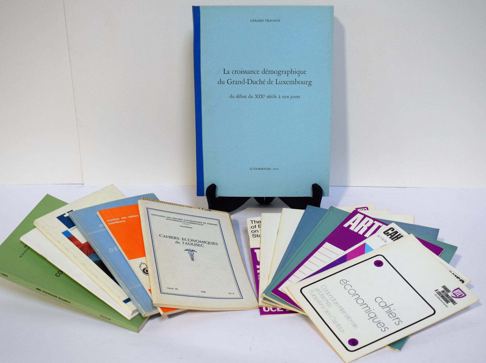 Null (法律和经济）23本关于卢森堡法律和经济的书籍/小册子（从60年代到90年代）。