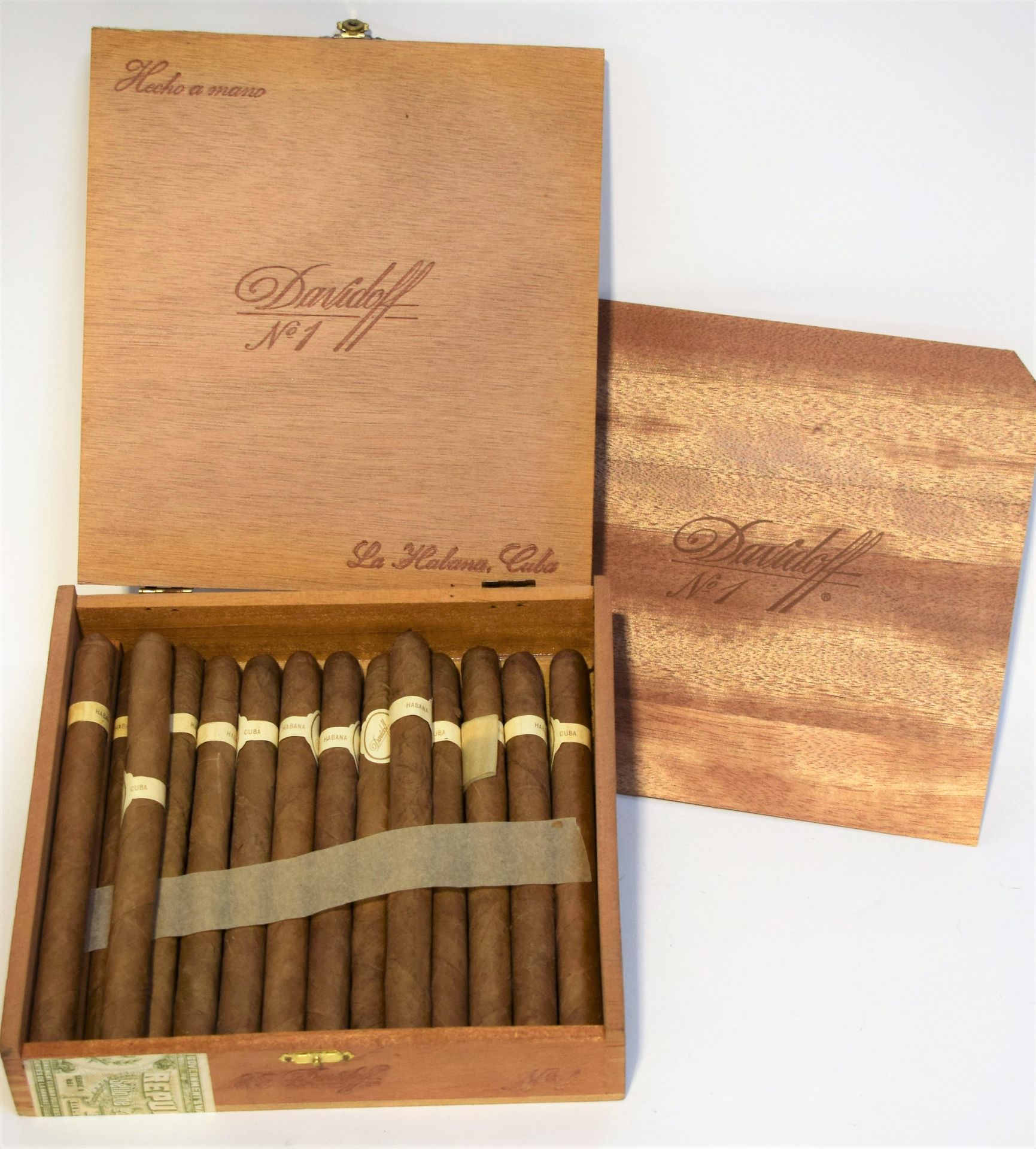 Null 
DAVIDOFF. Boîte de 14 cigares classiques N°1. La Habana Cuba.



DAVIDOFF.&hellip;