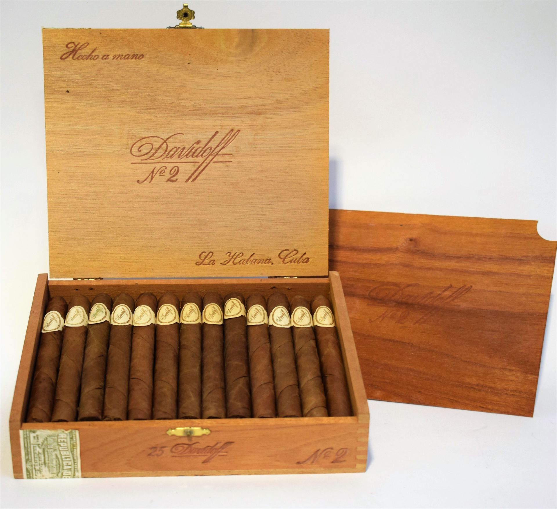 Null DAVIDOFF. Kiste mit 25 klassischen Zigarren N°2. La Habana Cuba.