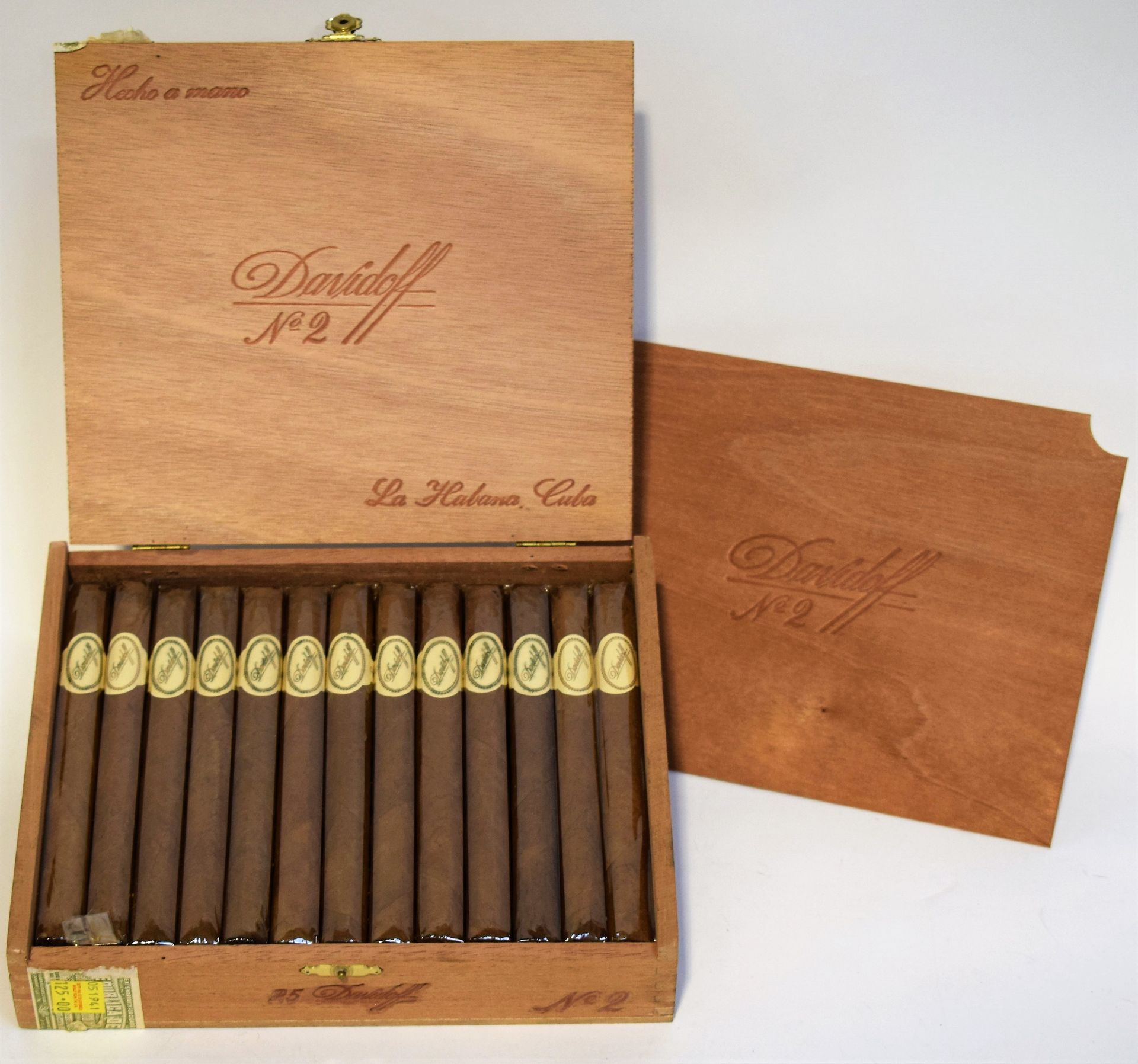 Null 
DAVIDOFF. Boîte de 25 cigares classiques N°2. La Habana Cuba.



DAVIDOFF.&hellip;