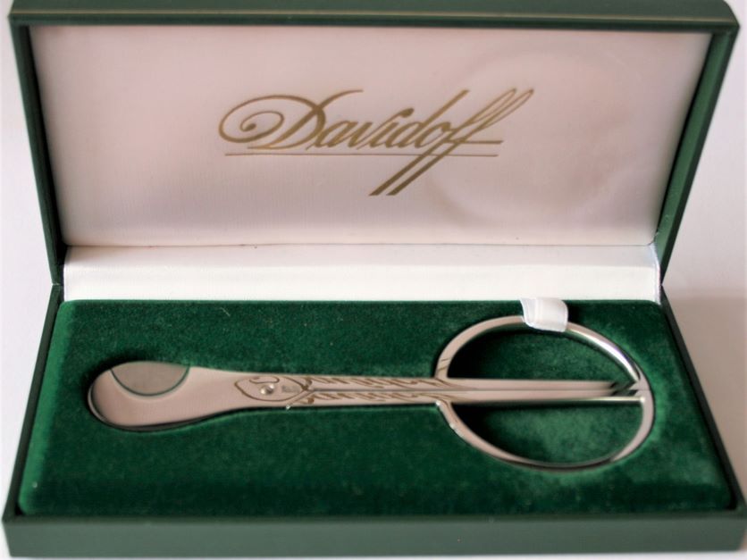 Null DAVIDOFF剪刀式雪茄剪，手工锻造钢，原盒，新的从未使用过，在它的盒子里。