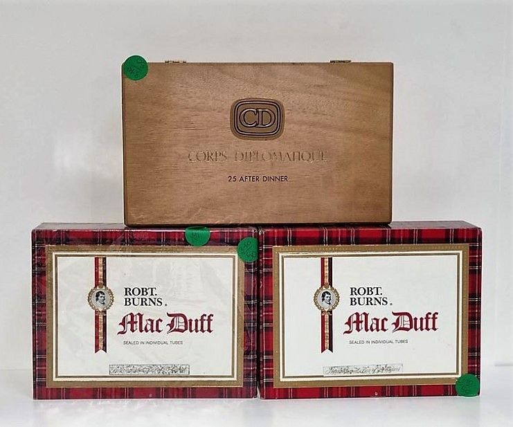 Null Cigar set : 1. 9 "AFTER DINNER" diplomatic box, 2, Box of 24 Robert BURNS "&hellip;