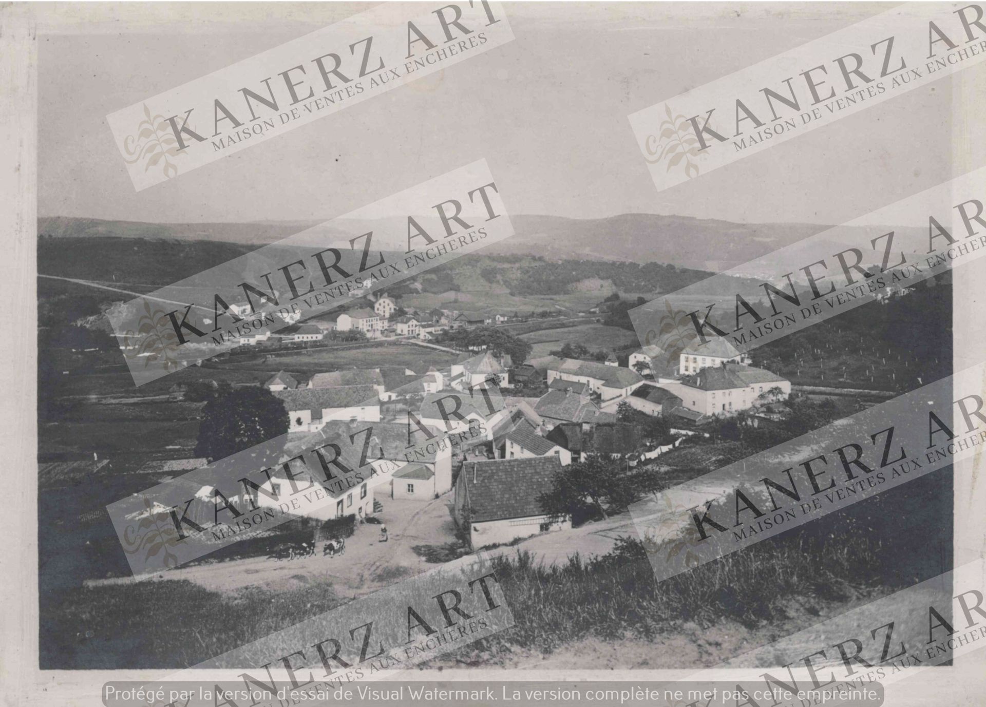(WILWERWILTZ) Photographie d'une vue générale du village de WILVERWILTZ, avec pa&hellip;