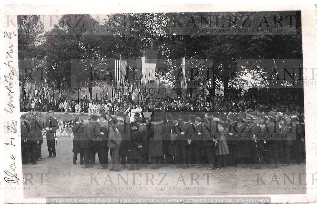 Null VDL: Fotokarte von einer Zeremonie auf dem Place de la Constitution am 08. &hellip;