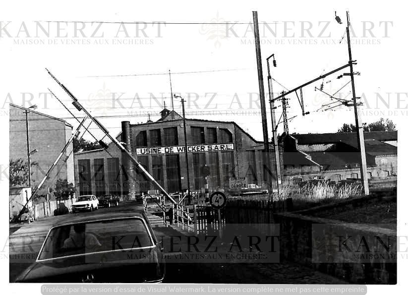 Null (照片/F. MERSCH) 威克村的照片，有汽车和工厂 (来自François MERSCH的收藏)