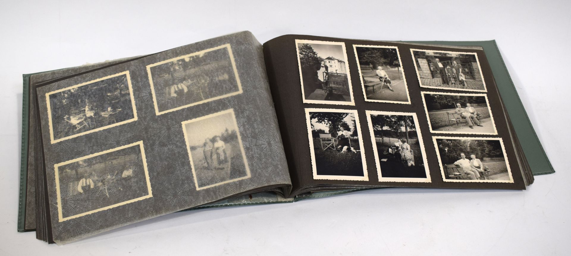 Null (相册）家庭相册，其中有许多成员的照片，但也有1930年代摩泽尔葡萄酒游行的照片（9张），一群年轻人的照片，包括一个在火车头前的照片，一些有汽车的照片&hellip;