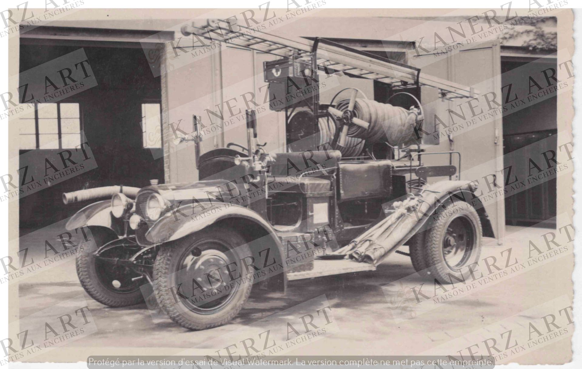 Null (AUTOMOBILE) Photo card of a fire engine, ca. 1920