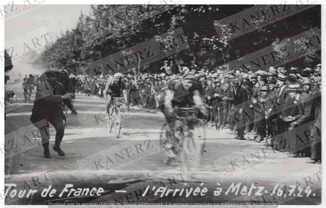 Null (体育/自行车）尼古拉-弗兰茨在环法自行车赛期间的照片卡，在第三位，1924年7月16日抵达梅斯。