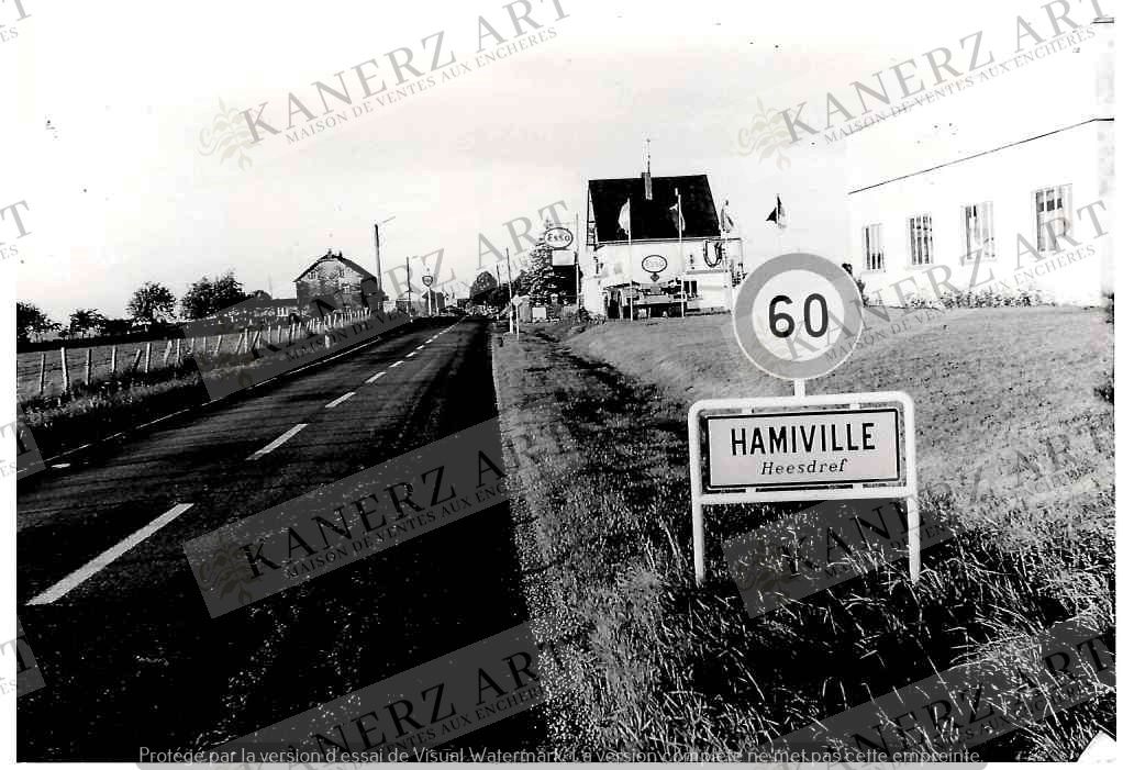 Null (FOTO/F. MERSCH) Ein Foto des Dorfes HAMIVILLE, mit STATION-SERVICE (Aus de&hellip;