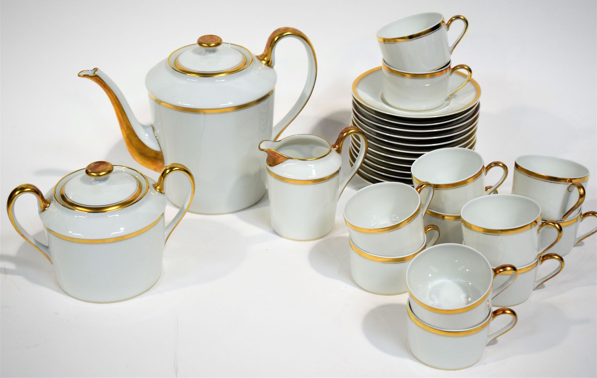Null LIMOGES : Service à thé en porcelaine de Limoges "Georges Boyer", blanche d&hellip;