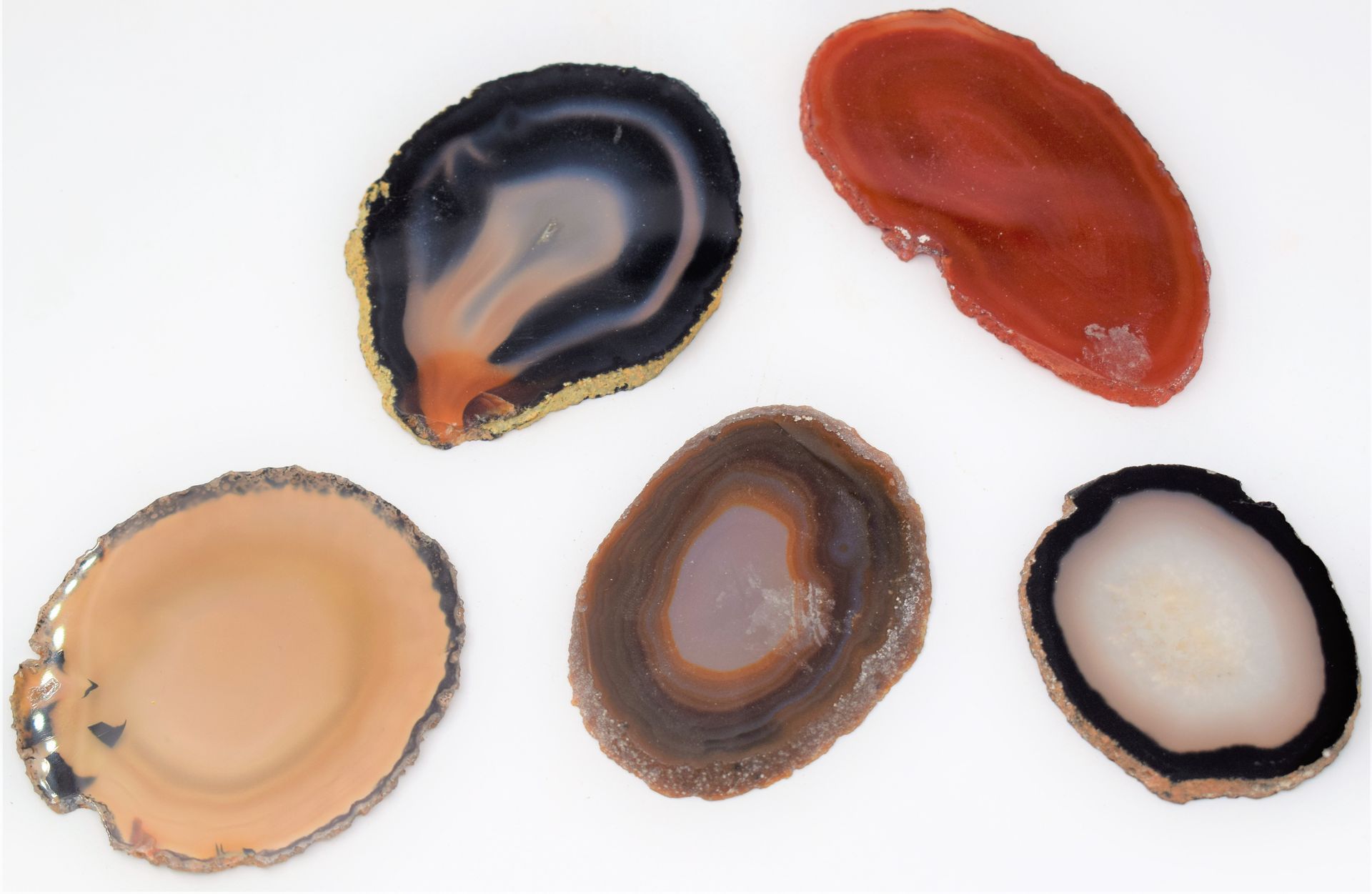 Null (MINERALOGY) Set of 5 agates (from 5,5 to 9 cm diameter), colors in the bro&hellip;