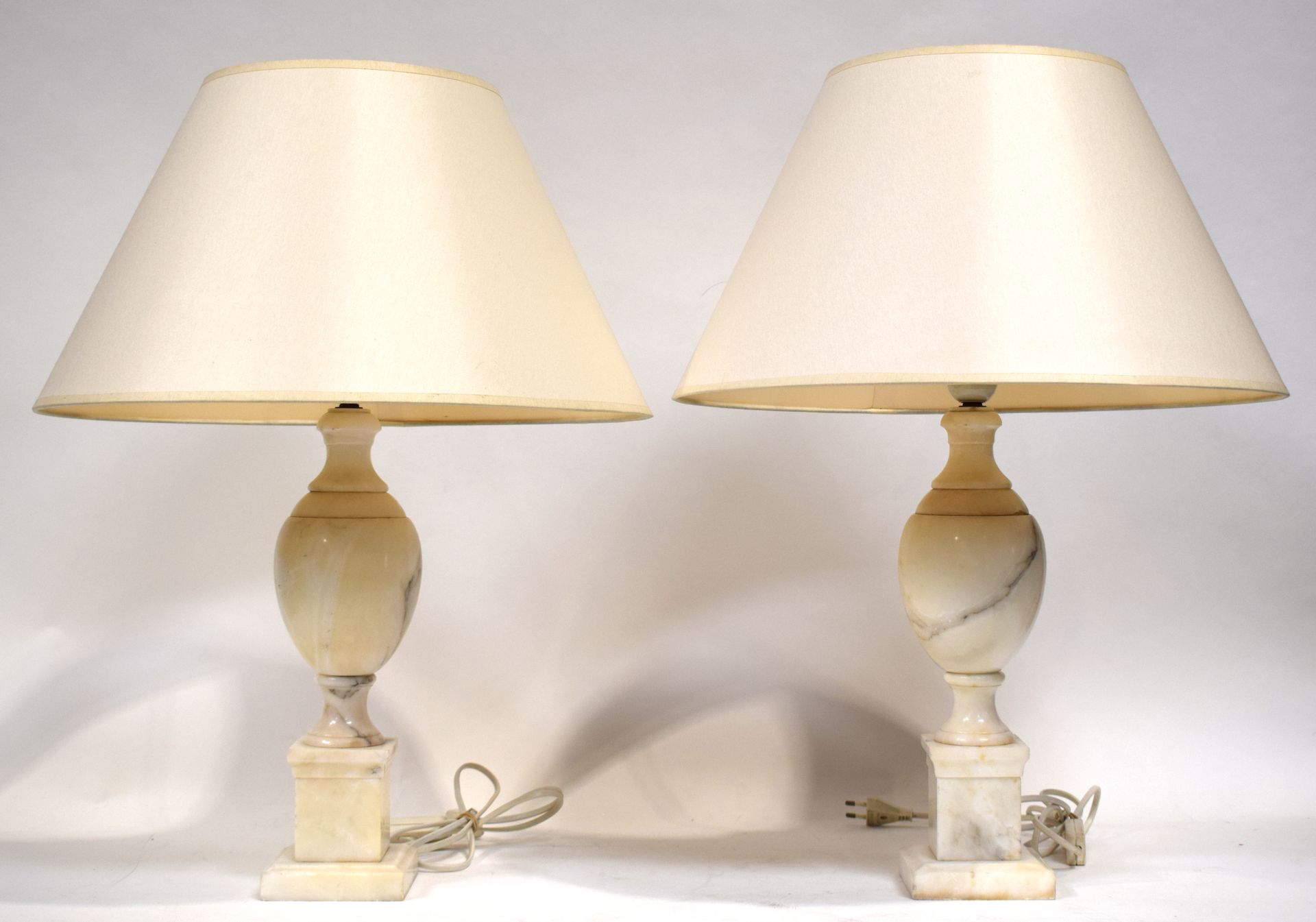 Null (LAMPE) Paire de lampes en albâtre marbré blanc, hauteur : 35 cm

|

(LAMP)&hellip;