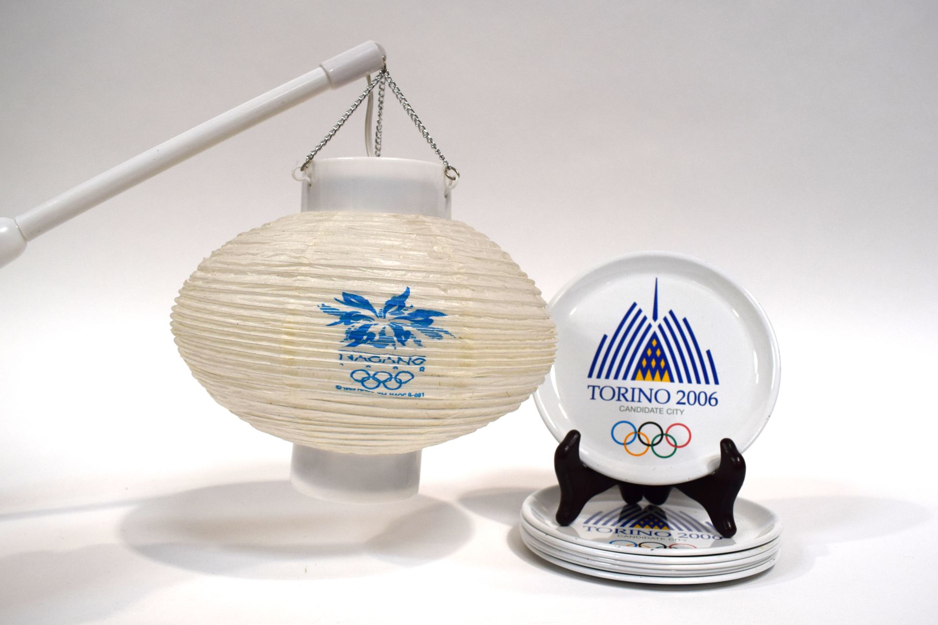Null 一套2件的好东西--奥林匹克运动会:

- 一套7个彩绘金属板TORINO 2006年候选城市

- 电动塑料灯 NAGANO 1998

|

一套&hellip;