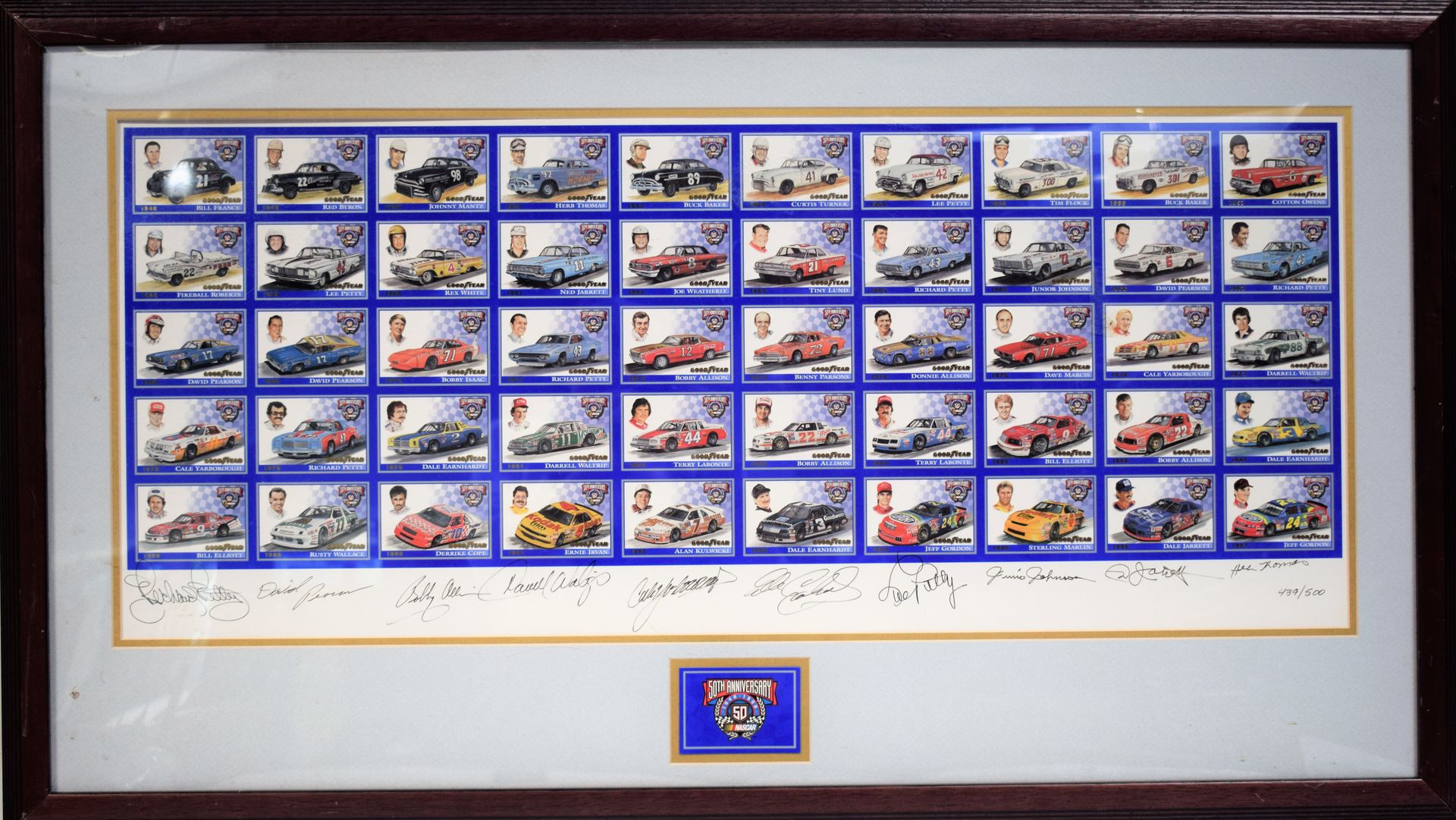 Null NASCAR-Poster mit 50 Unterschriften von Rennfahrern (Alan Kulwicki, Terry L&hellip;