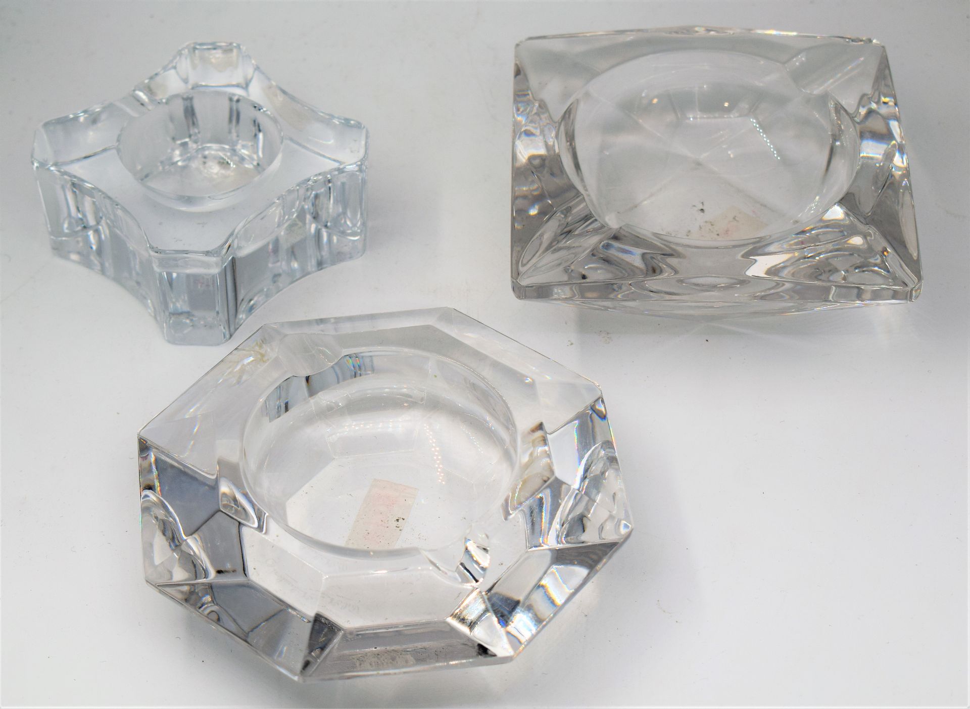 Null Set of 3 crystal ashtrays: 1. VAL SAINT LAMBERT, octagonal shape, signed un&hellip;