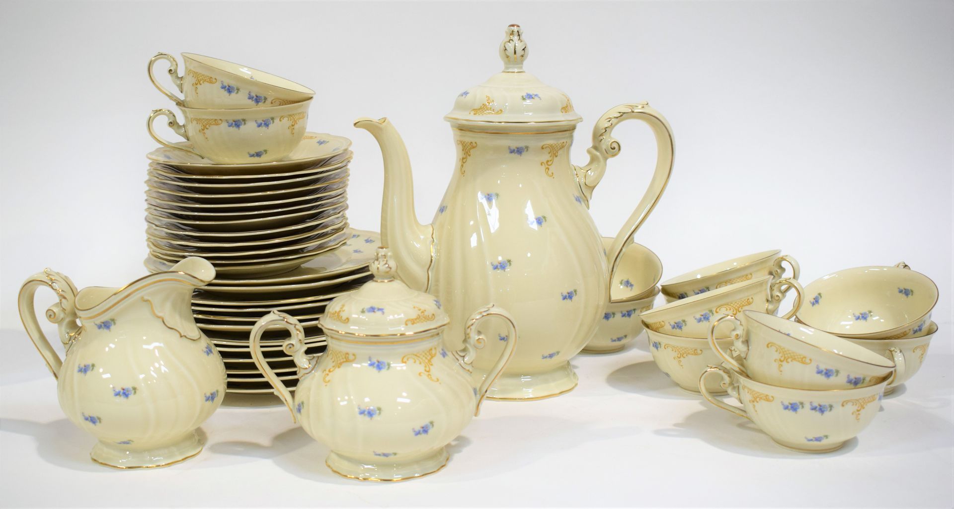 Null ROSENTHAL: 瓷器咖啡套装，PARZIVAL系列，包括12个杯和碟，12个盘子，1个糖碗，1个牛奶壶和1个茶壶

|

ROSENTHAL: &hellip;