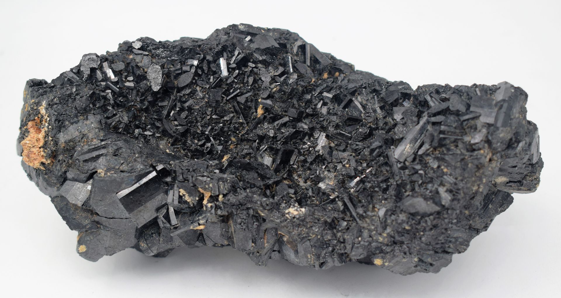 Null (矿物学) 黑色石头，19厘米，重量：2.431公斤

|

(MINERALOGY) , 黑色石头，19厘米，重量：2,431公斤 

|

(MI&hellip;
