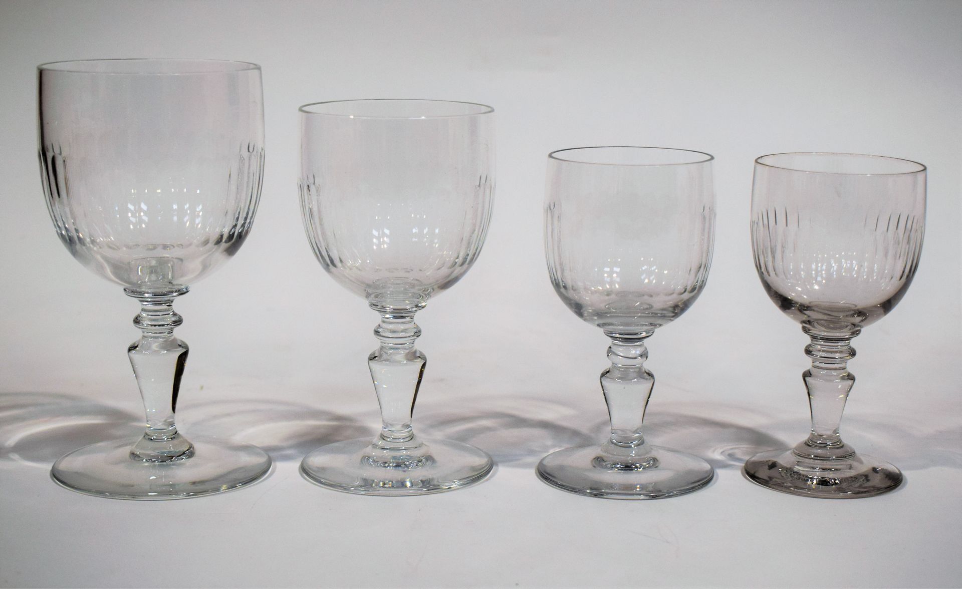 Null BACCARAT，一套20个水晶杯，RENAISSANCE款，柱脚：6个水杯（14.5厘米）+6个酒杯（13.3厘米）+6个小杯（10.7厘米）+2个&hellip;